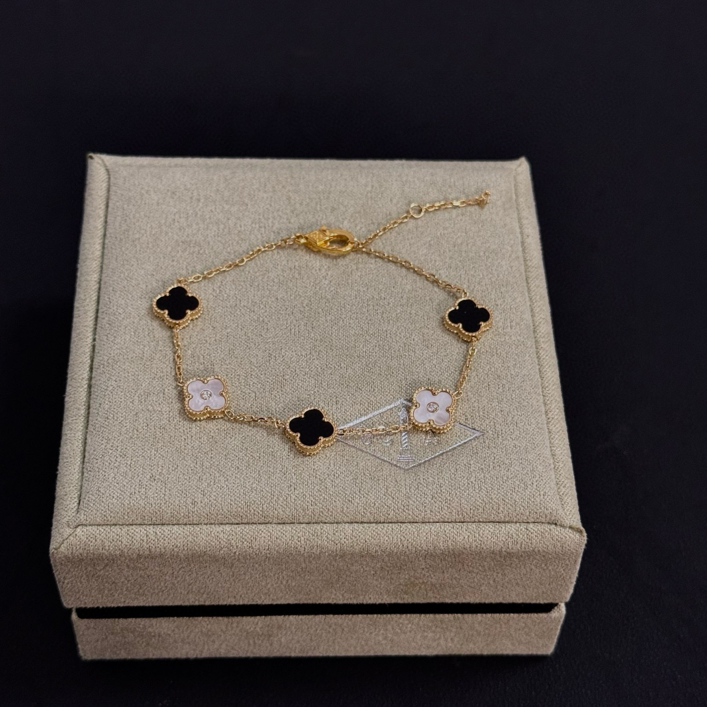 〔精工原版〕爆款 VCA四叶草🍀梵克雅宝手链 V金等级 经典之作 官网同款 时尚潮流 采用多层次金属雕刻