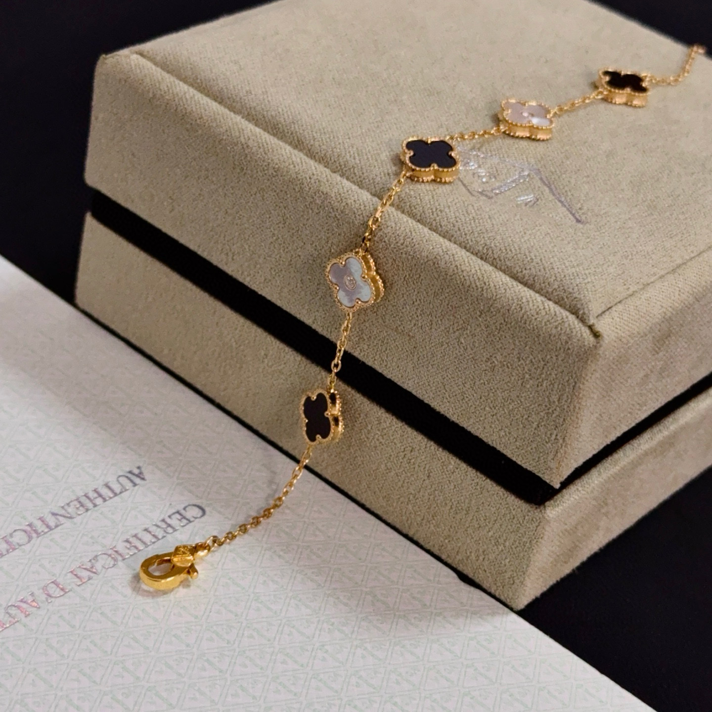 〔精工原版〕爆款 VCA四叶草🍀梵克雅宝手链 V金等级 经典之作 官网同款 时尚潮流 采用多层次金属雕刻