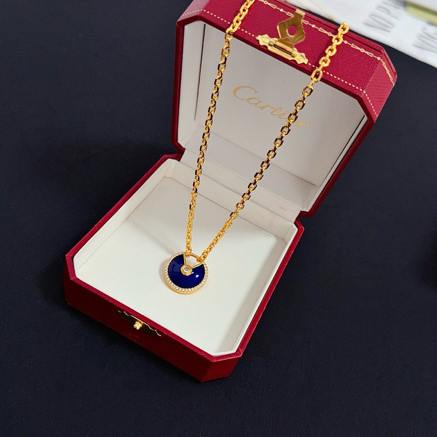 卡地亚镶钻项链 高端定制版本 镶嵌钻工艺 V金材质 经典而时尚风格 用凌厉线条重构爱情美学！打破常规，镶