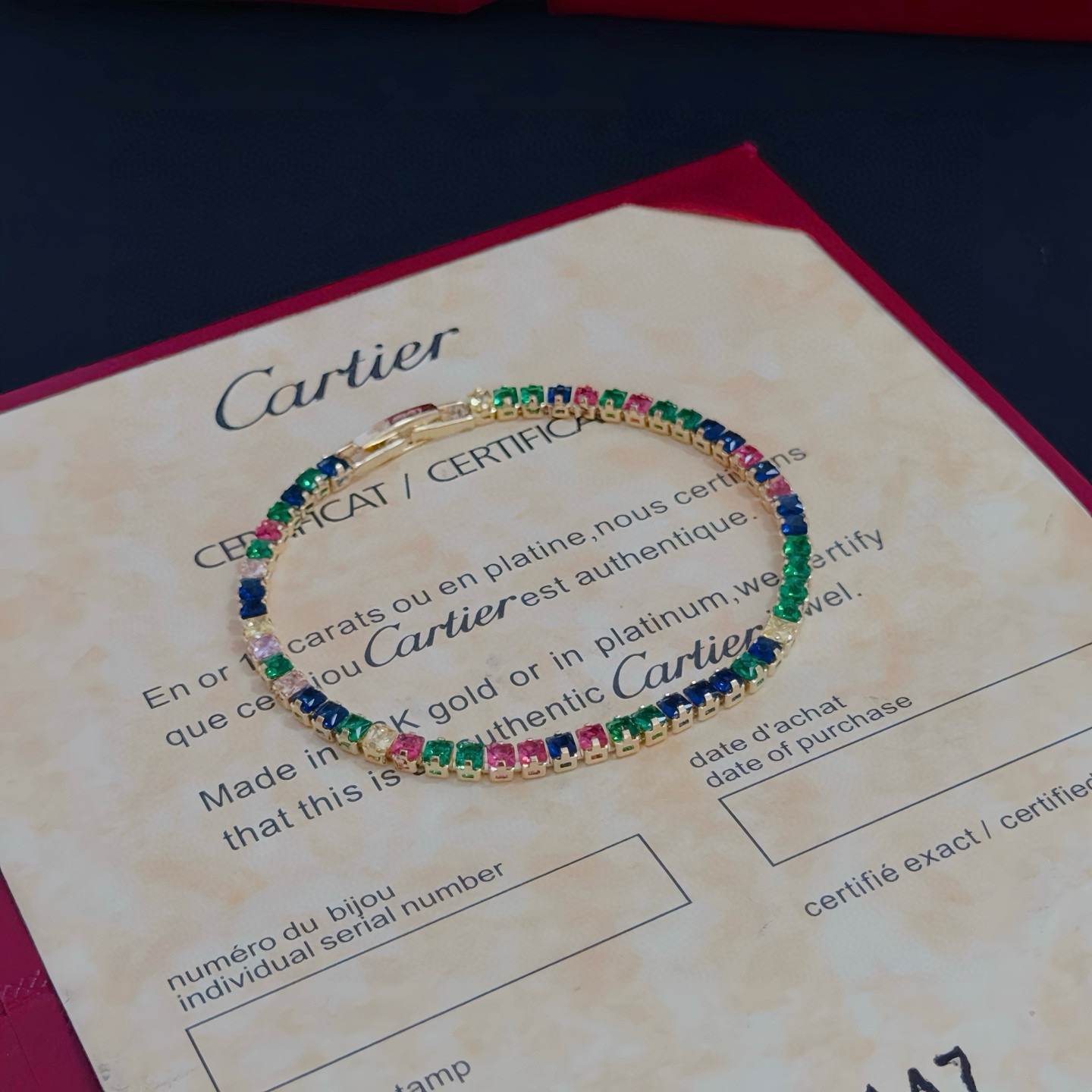 卡地亚彩钻手链 高端定制版本 镶嵌钻工艺 V金材质 经典而时尚风格 用凌厉线条重构爱情美学！打破常规，镶