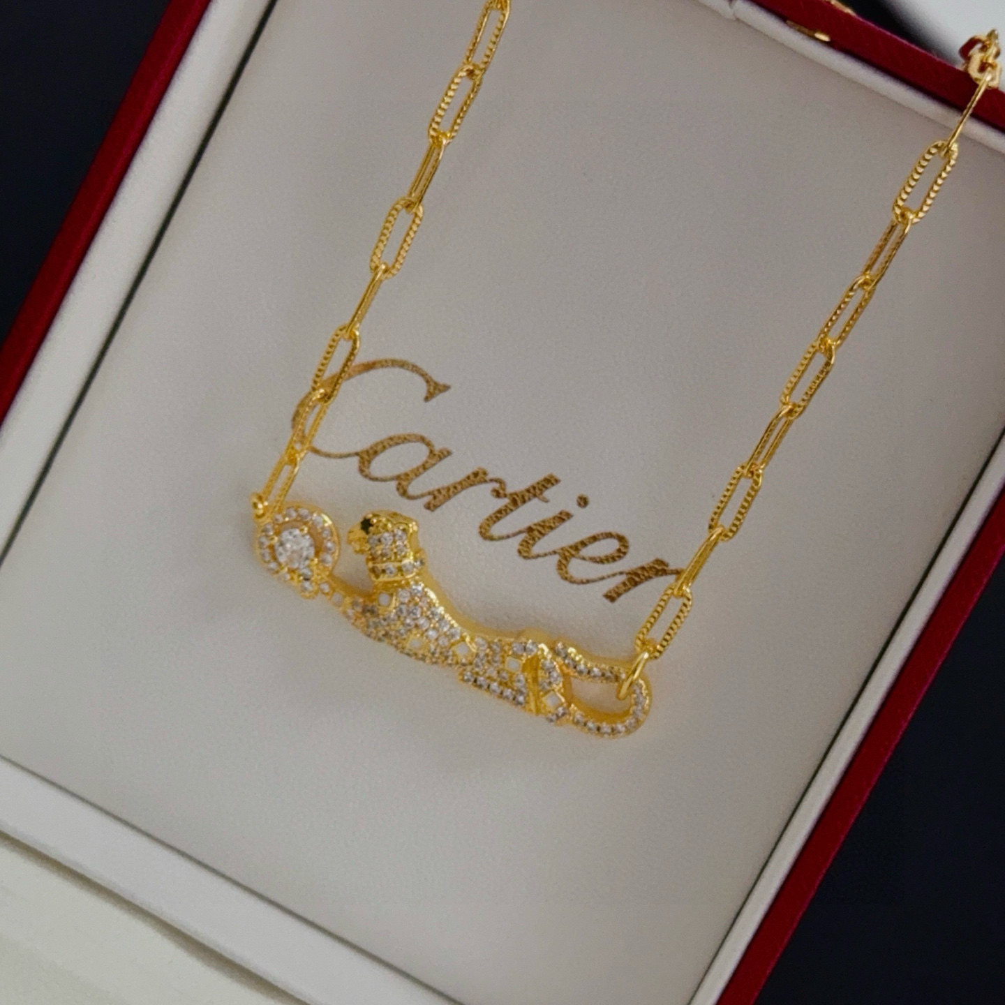 卡地亚猎豹项链 高端定制版本 镶嵌钻工艺 V金材质 经典而时尚风格 用凌厉线条重构爱情美学！打破常规，镶