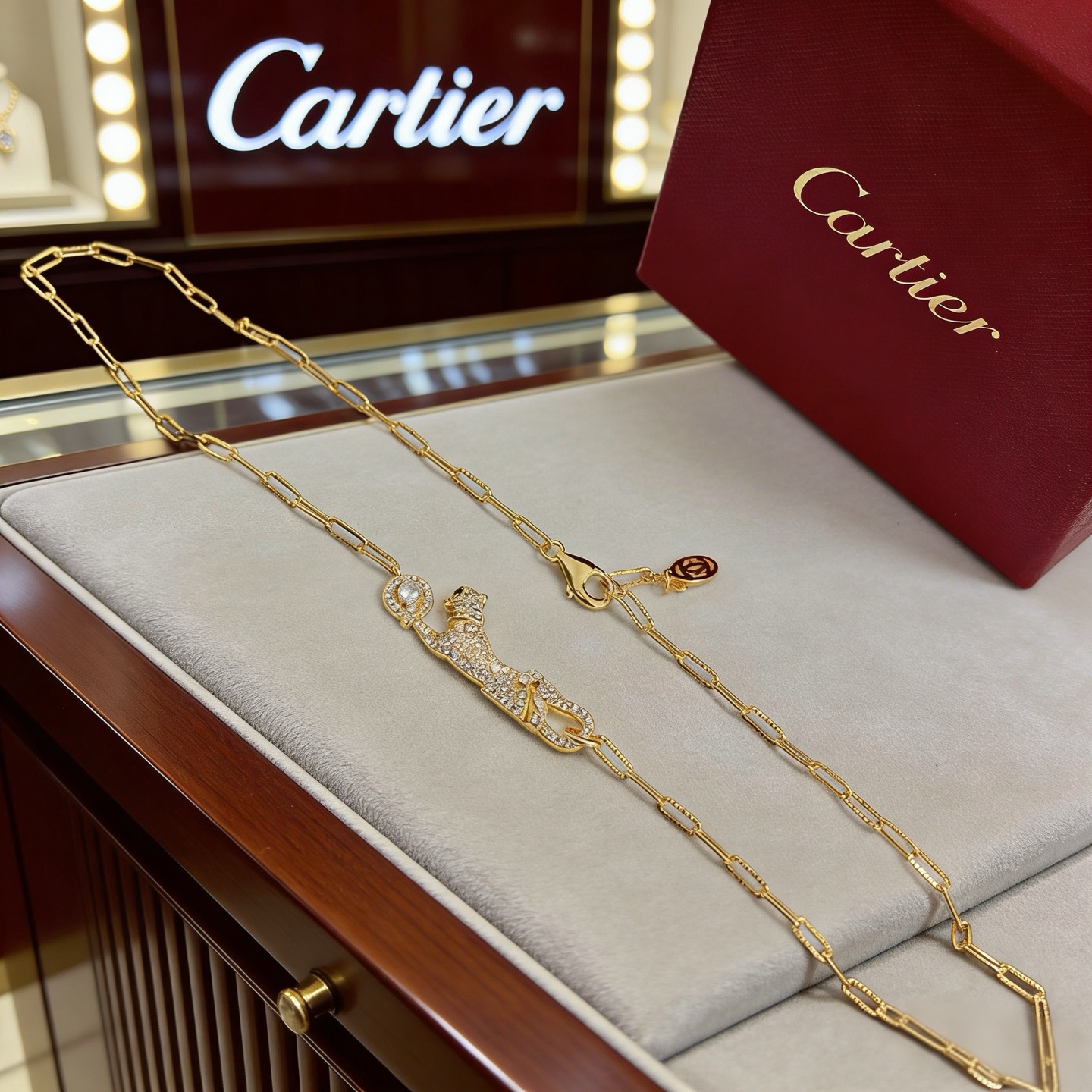 卡地亚猎豹项链 高端定制版本 镶嵌钻工艺 V金材质 经典而时尚风格 用凌厉线条重构爱情美学！打破常规，镶