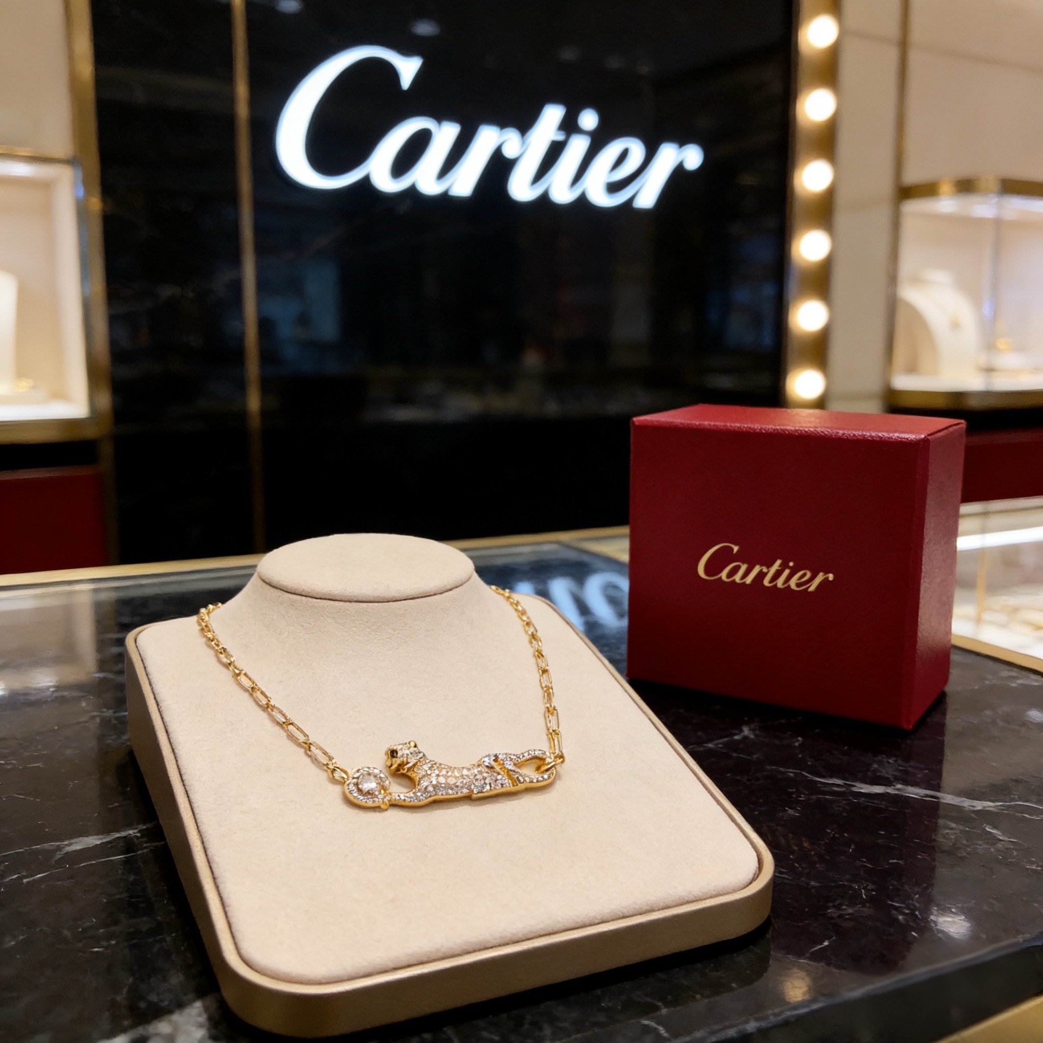 卡地亚猎豹项链 高端定制版本 镶嵌钻工艺 V金材质 经典而时尚风格 用凌厉线条重构爱情美学！打破常规，镶