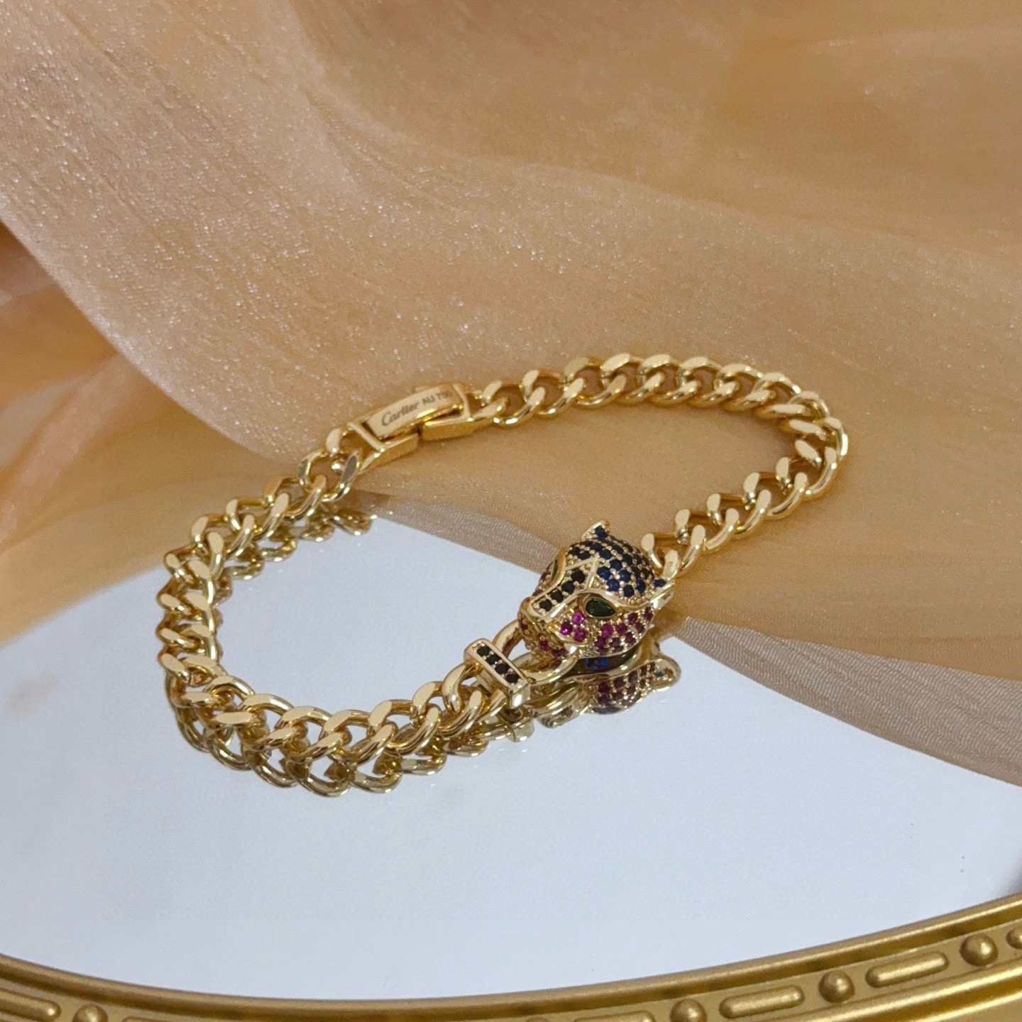 卡地亚镶钻猎豹手链 高端定制版本 镶嵌钻工艺 V金材质 经典而时尚风格 用凌厉线条重构爱情美学！打破常规