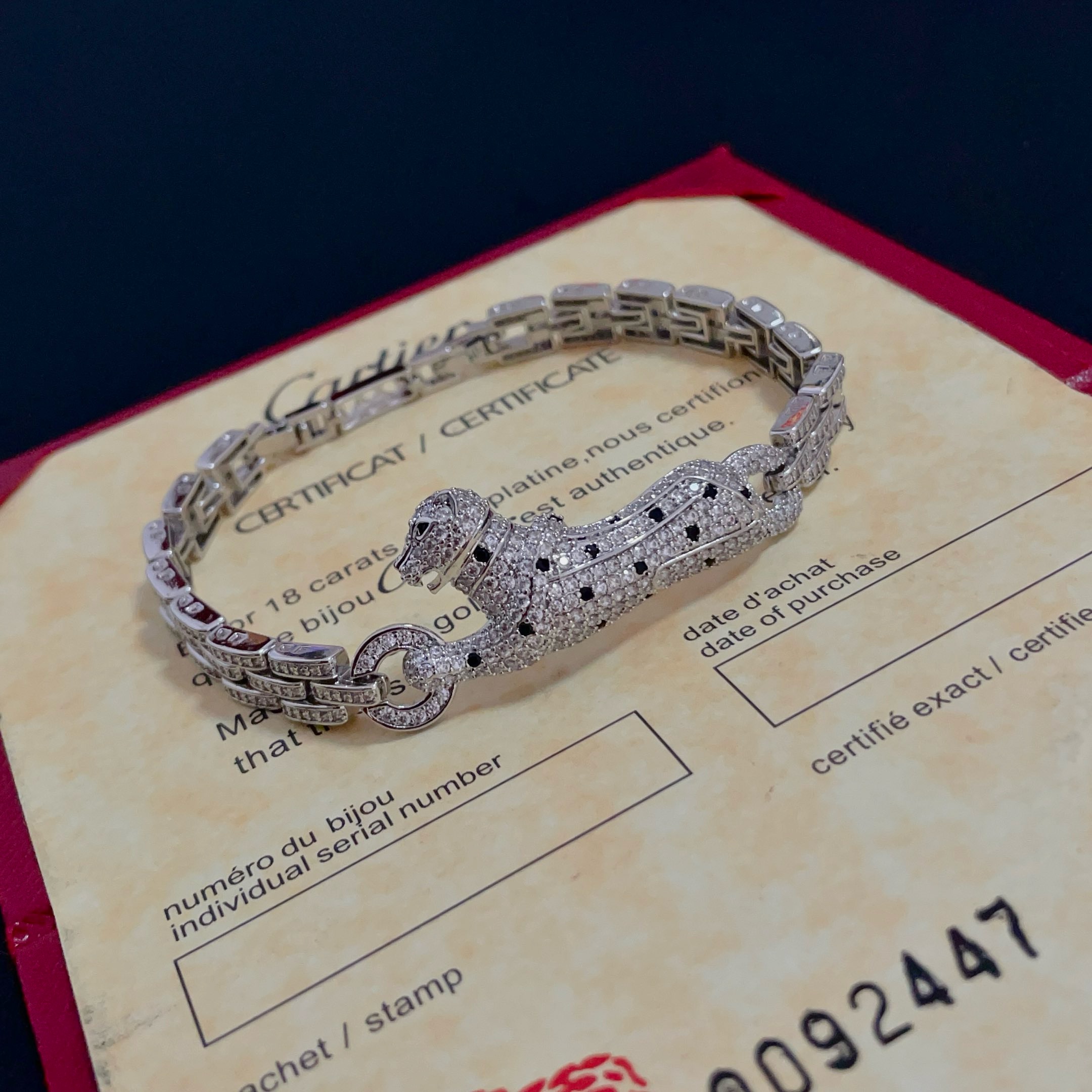 卡地亚镶钻猎豹手链 高端定制版本 镶嵌钻工艺 V金材质 经典而时尚风格 用凌厉线条重构爱情美学！打破常规