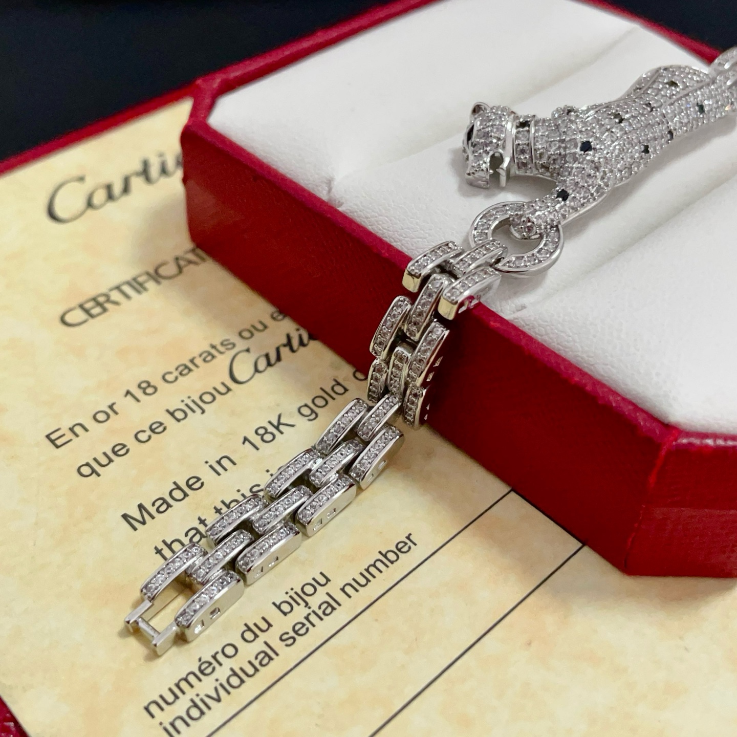 卡地亚镶钻猎豹手链 高端定制版本 镶嵌钻工艺 V金材质 经典而时尚风格 用凌厉线条重构爱情美学！打破常规