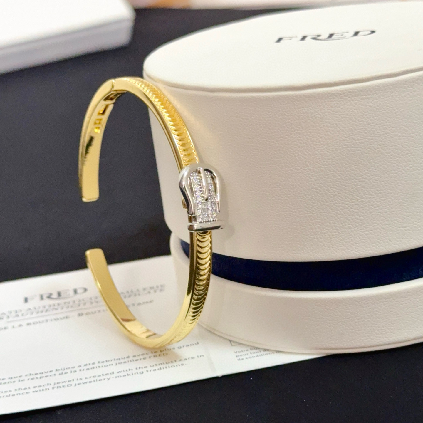 ❤火爆🎉 𝗙𝗥𝗘𝗗 费雷德满钻马蹄扣手镯 经典百搭，网红达人 时尚一族备必‬单品，时尚精致，1：1对版定