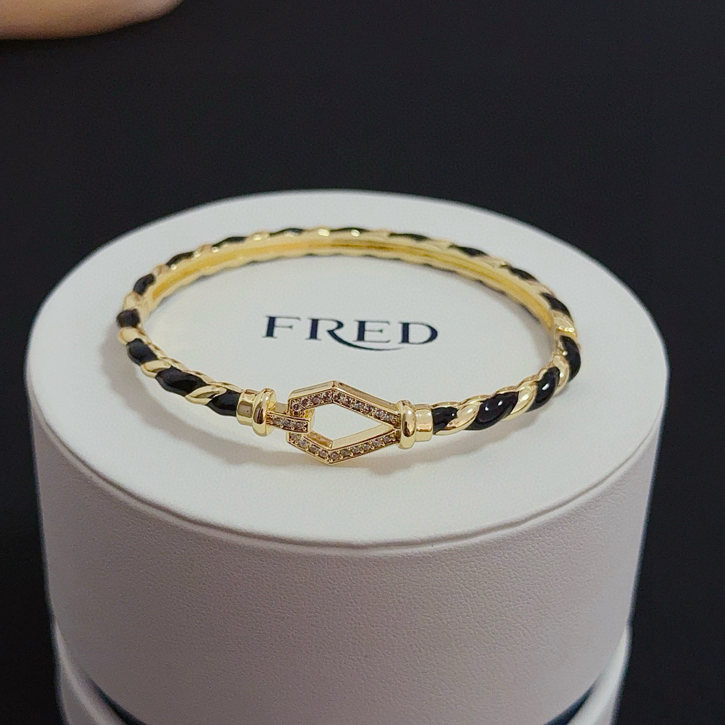 Fred 火爆 𝗙𝗥𝗘𝗗 费雷德满钻马蹄扣手镯 百搭 达人 一族备必‬单品 1：1对版定制