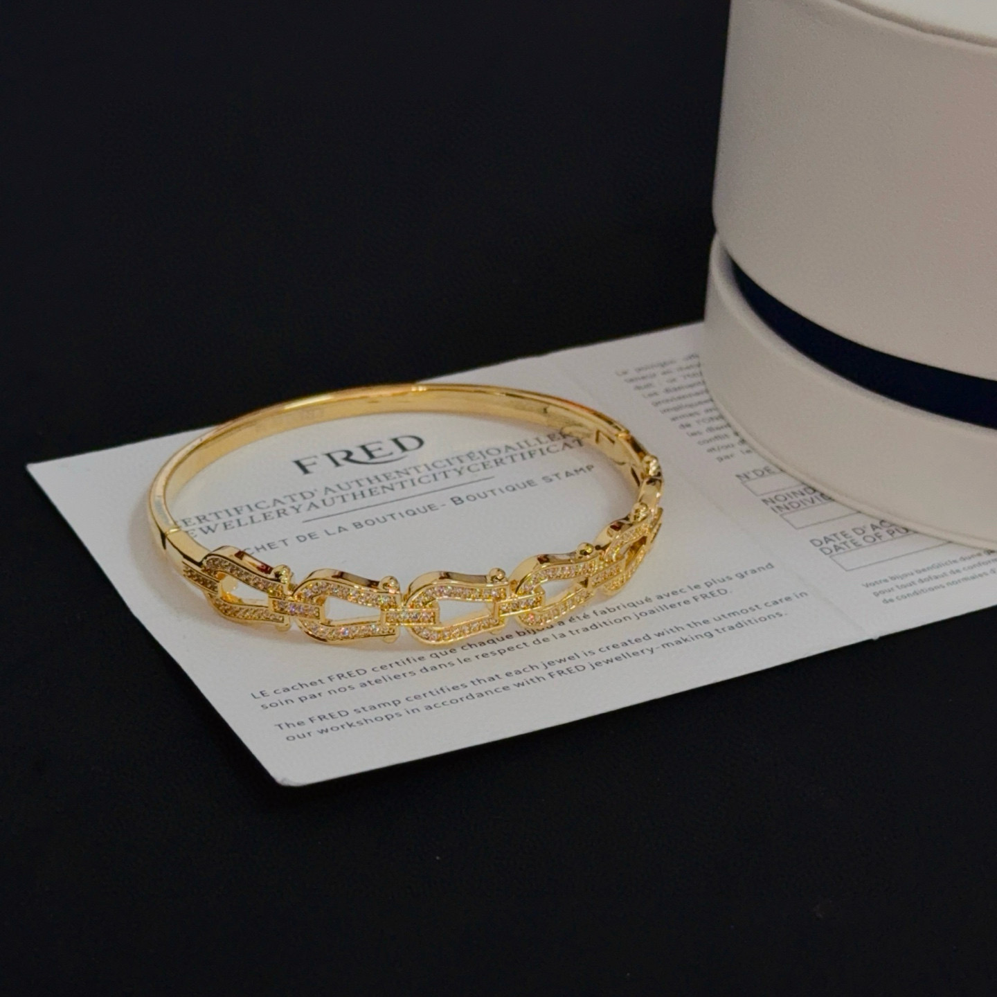 ❤火爆🎉 𝗙𝗥𝗘𝗗 费雷德满钻马蹄扣手镯 经典百搭，网红达人 时尚一族备必‬单品，时尚精致，1：1对版定