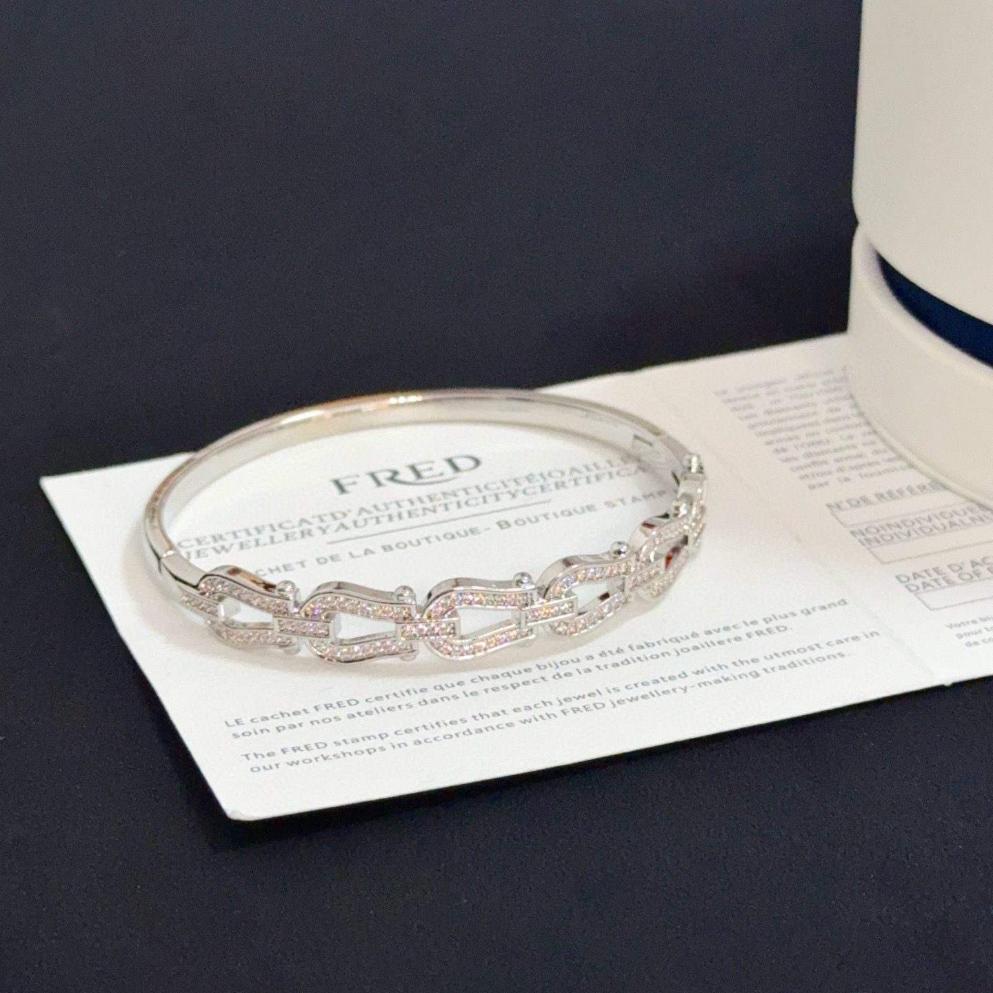 ❤火爆🎉 𝗙𝗥𝗘𝗗 费雷德满钻马蹄扣手镯 经典百搭，网红达人 时尚一族备必‬单品，时尚精致，1：1对版定