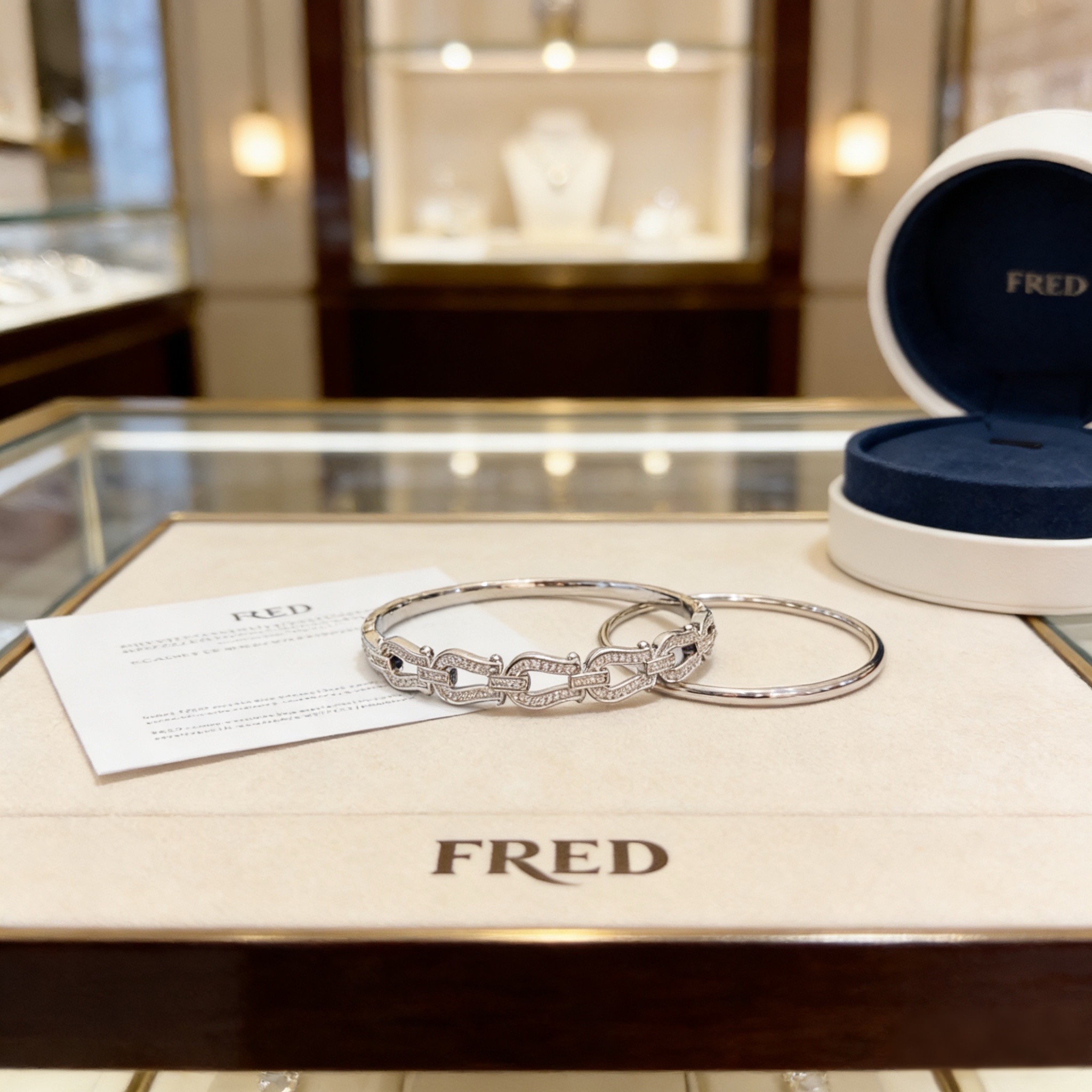 ❤火爆🎉 𝗙𝗥𝗘𝗗 费雷德满钻马蹄扣手镯 经典百搭，网红达人 时尚一族备必‬单品，时尚精致，1：1对版定