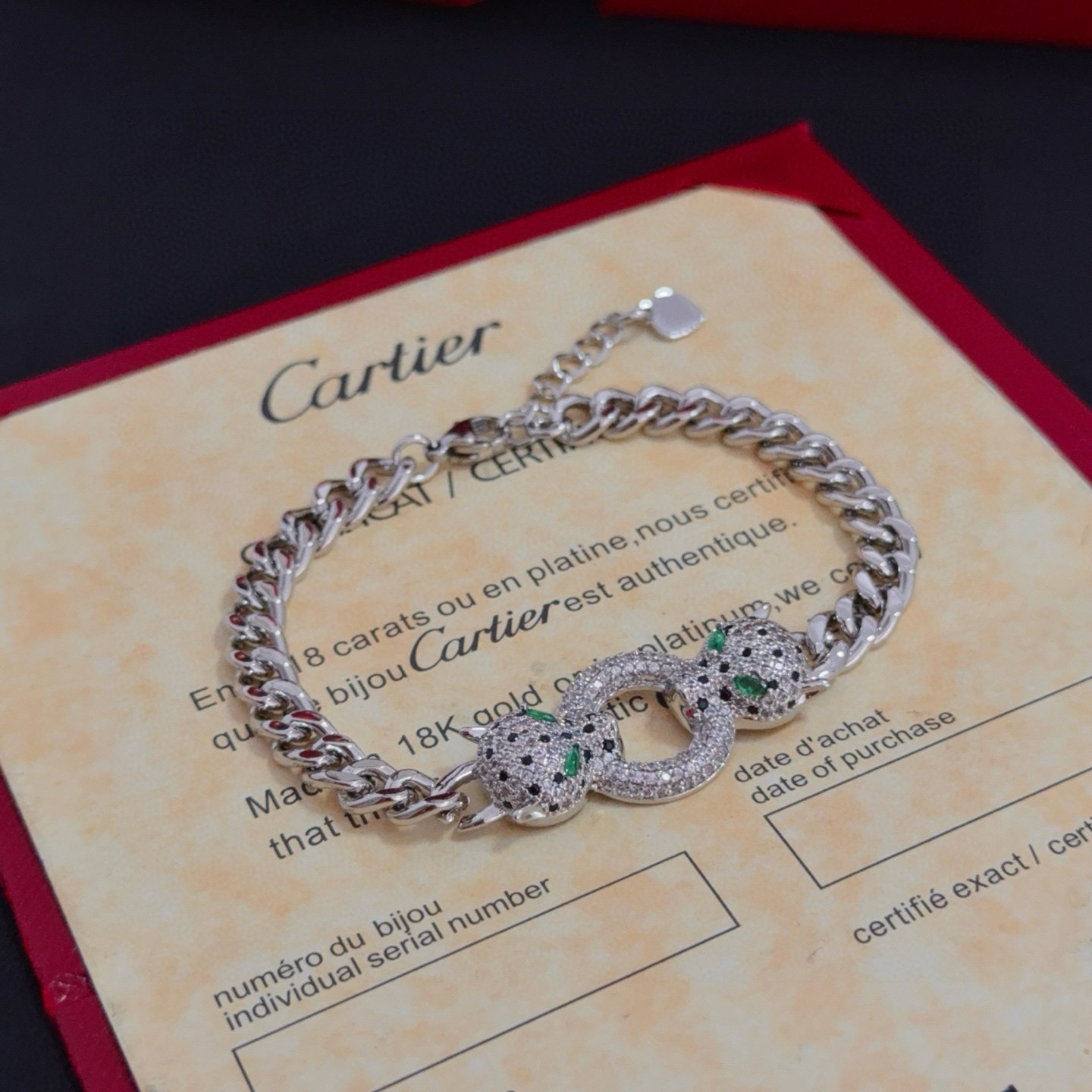 卡地亚镶钻猎豹手链 高端定制版本 镶嵌钻工艺 V金材质 经典而时尚风格 用凌厉线条重构爱情美学！打破常规