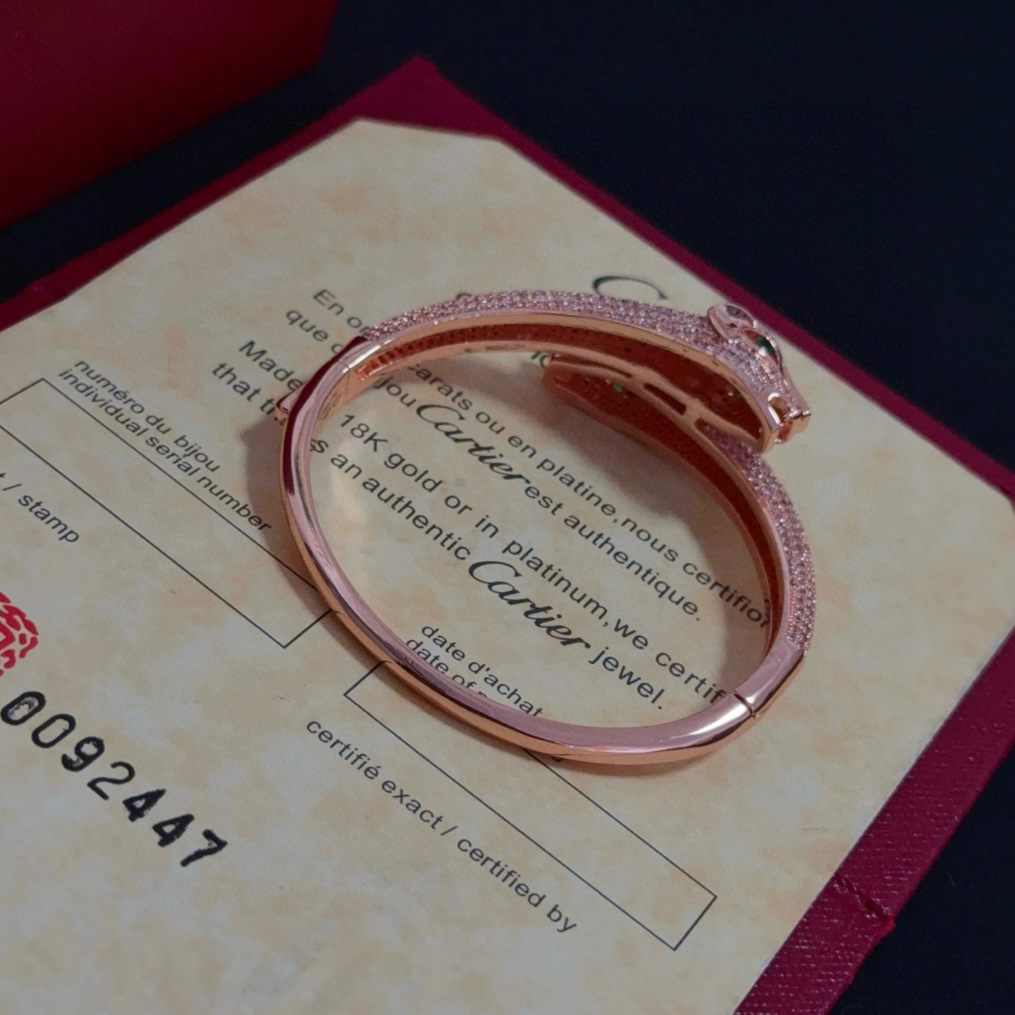 卡地亚镶钻豹子手镯 高端定制版本 镶嵌钻工艺 V金材质 经典而时尚风格 用凌厉线条重构爱情美学！打破常规