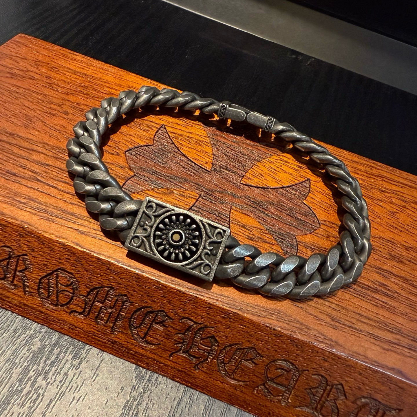 专柜品质Chrome Hearts克罗心手链，凹凸造型不同的花纹设计风格 呈现出与众不同 十字架 童军花