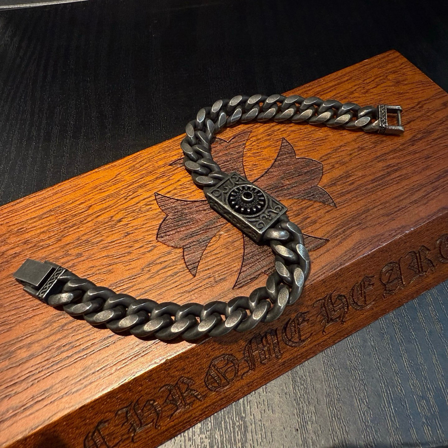 专柜品质Chrome Hearts克罗心手链，凹凸造型不同的花纹设计风格 呈现出与众不同 十字架 童军花