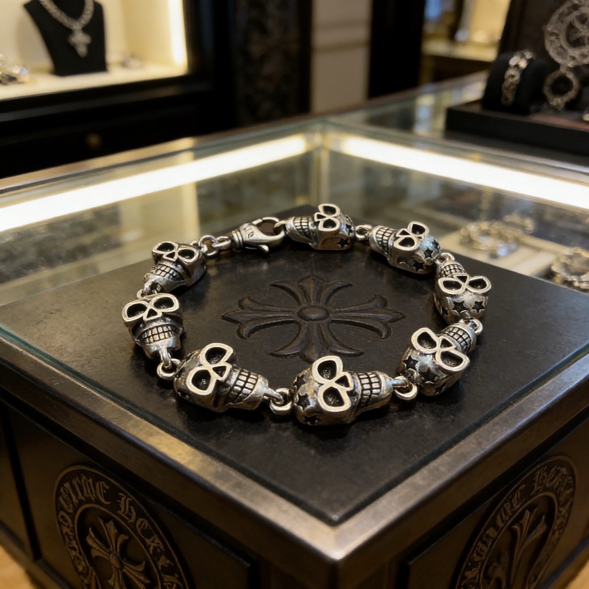 新款【专柜品质】Chrome Hearts克罗心复古骷髅头手链 凹凸造型不同的花纹设计风格 呈现出与众不