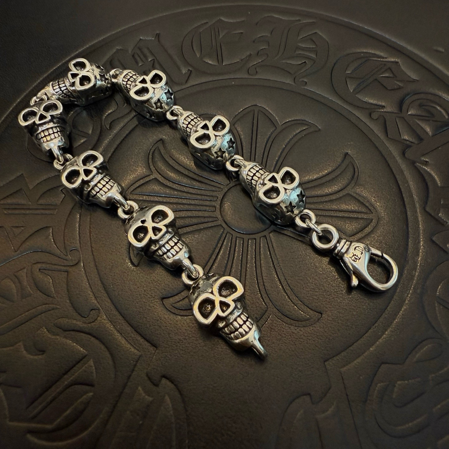 新款【专柜品质】Chrome Hearts克罗心复古骷髅头手链 凹凸造型不同的花纹设计风格 呈现出与众不