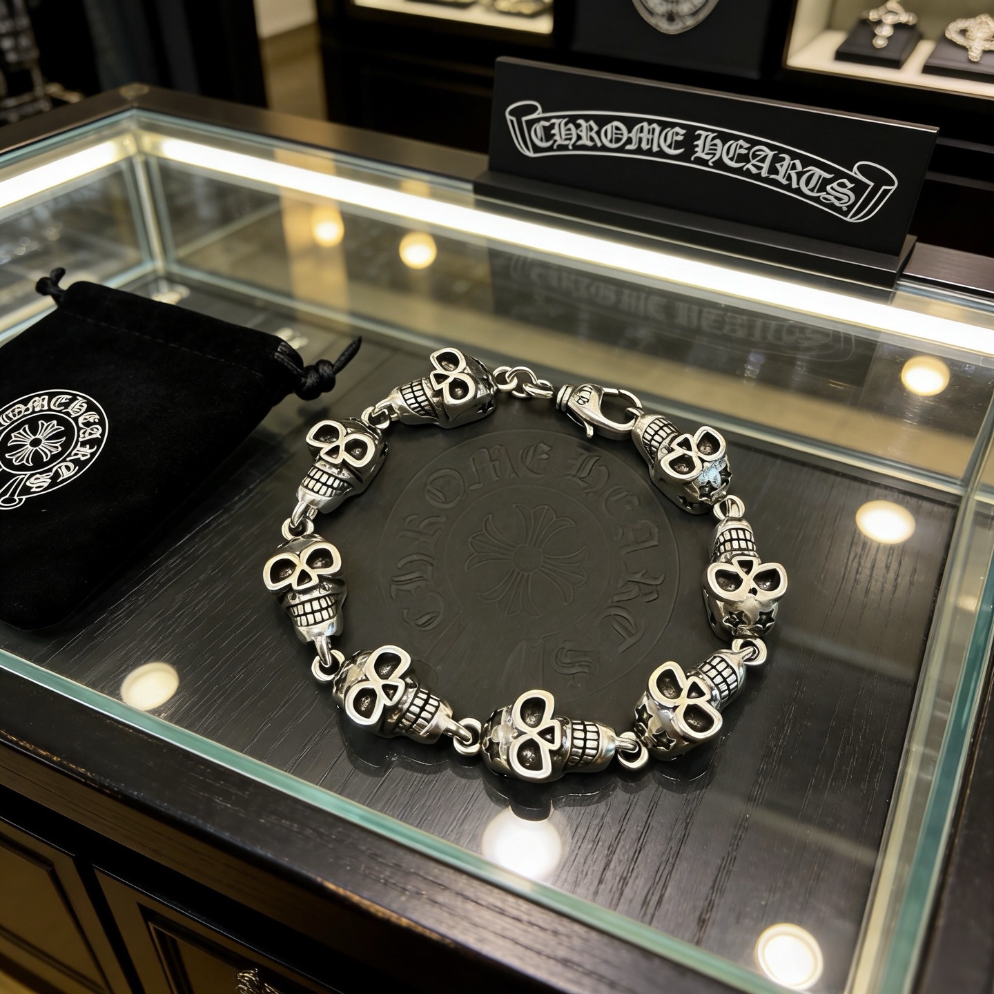 新款【专柜品质】Chrome Hearts克罗心复古骷髅头手链 凹凸造型不同的花纹设计风格 呈现出与众不