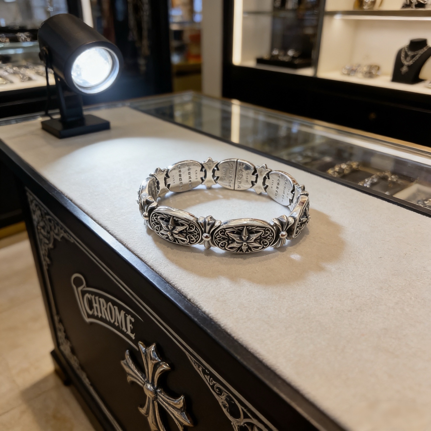 新款【专柜品质】Chrome Hearts克罗心经典复古六星芒手链 凹凸造型不同的花纹设计风格 呈现出与