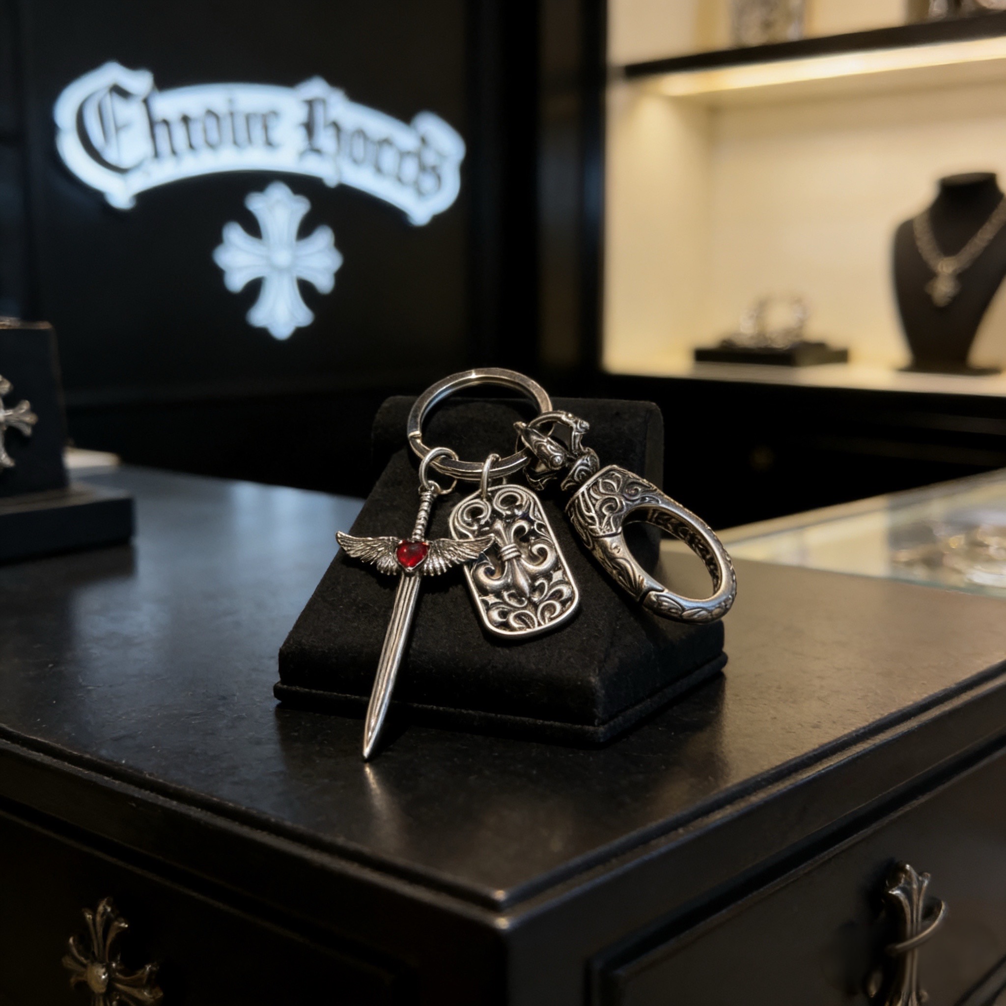 Chrome Hearts ❤️ Llavero de cruz Kro Heart, broche de langosta grande, artesanía de tallado, calidad de precisión, hech…
