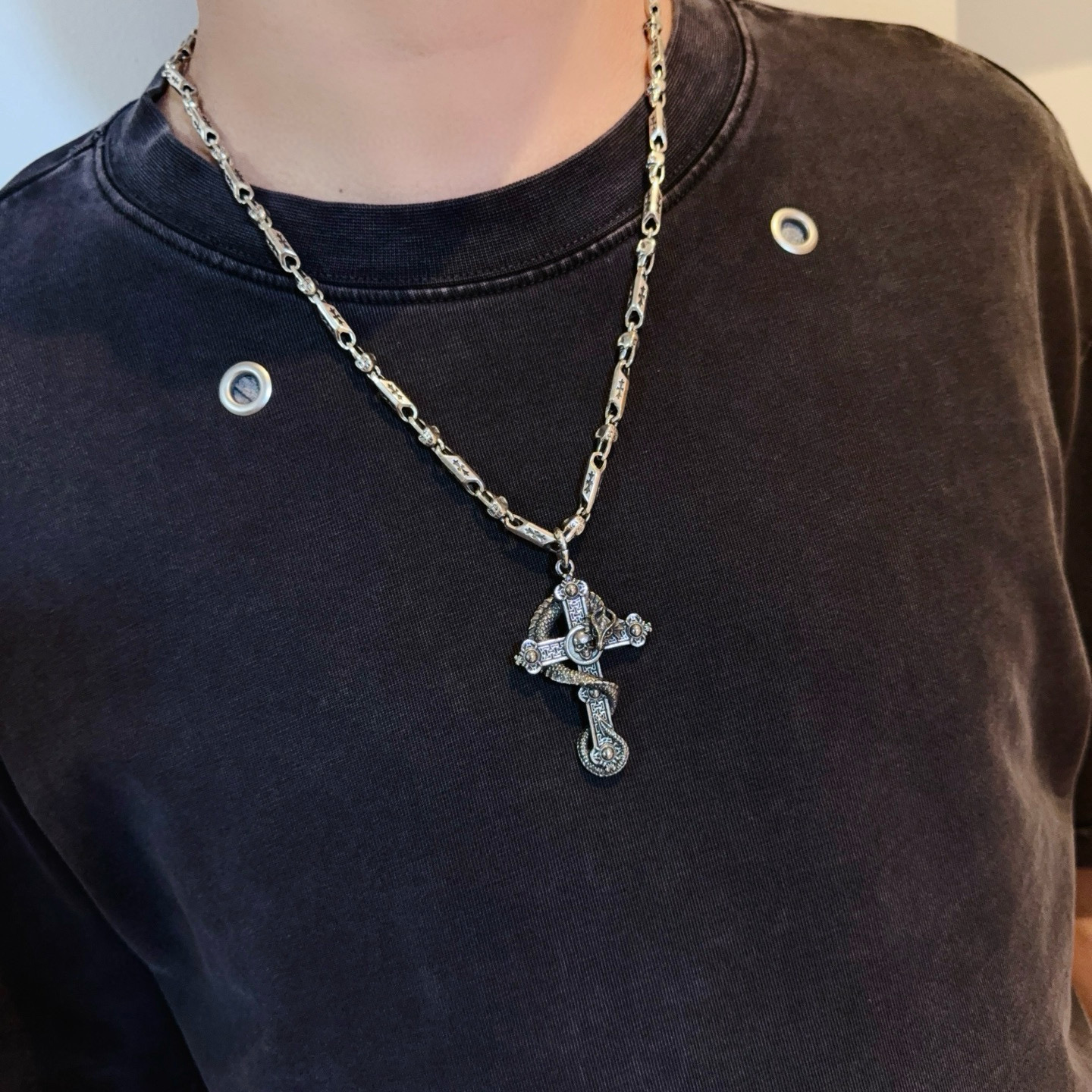 新款【专柜品质】Chrome Hearts克罗心经典复古骷髅头十字架项链 十字路吊坠 凹凸造型不同的花纹