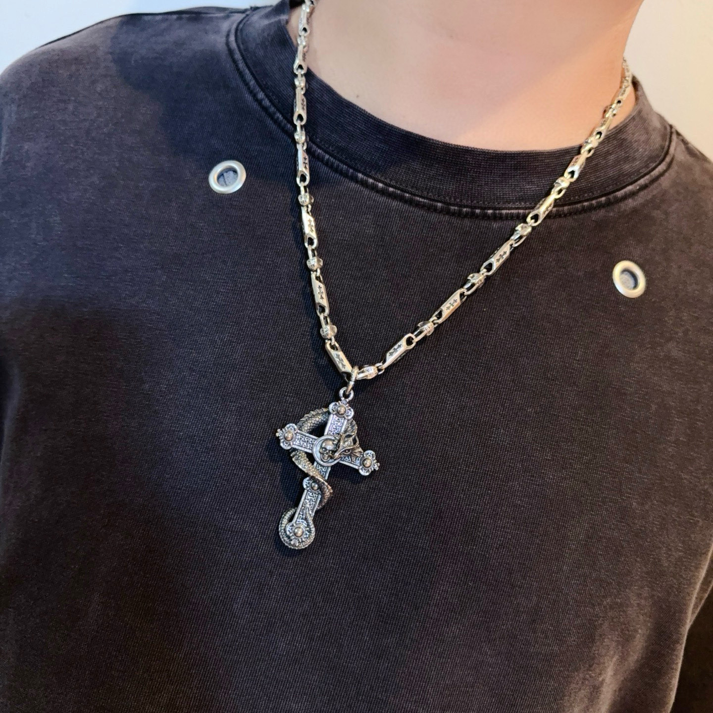 新款【专柜品质】Chrome Hearts克罗心经典复古骷髅头十字架项链 十字路吊坠 凹凸造型不同的花纹