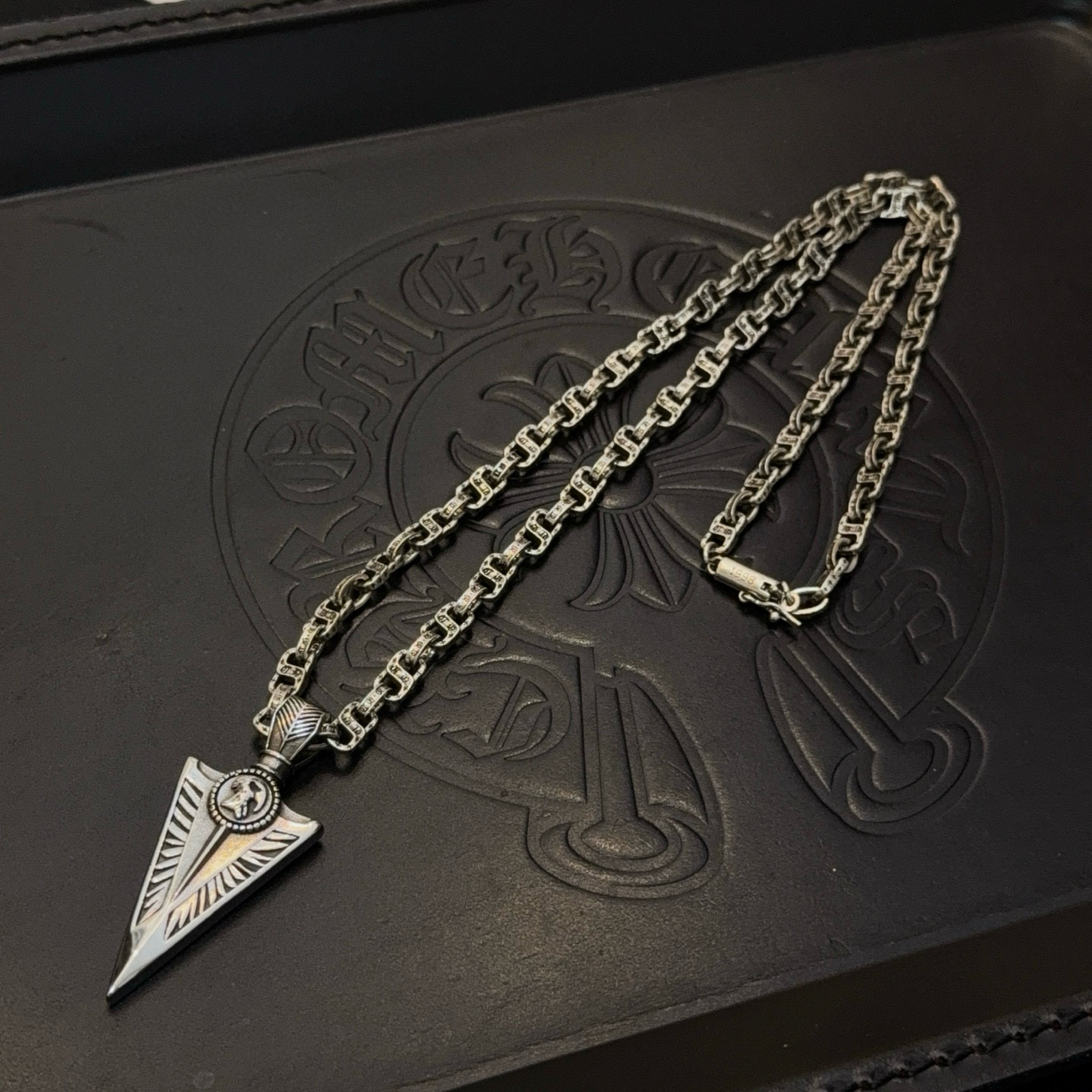 新款【专柜品质】Chrome Hearts克罗心经典复古项链，凹凸造型不同的花纹设计风格 呈现出与众不同