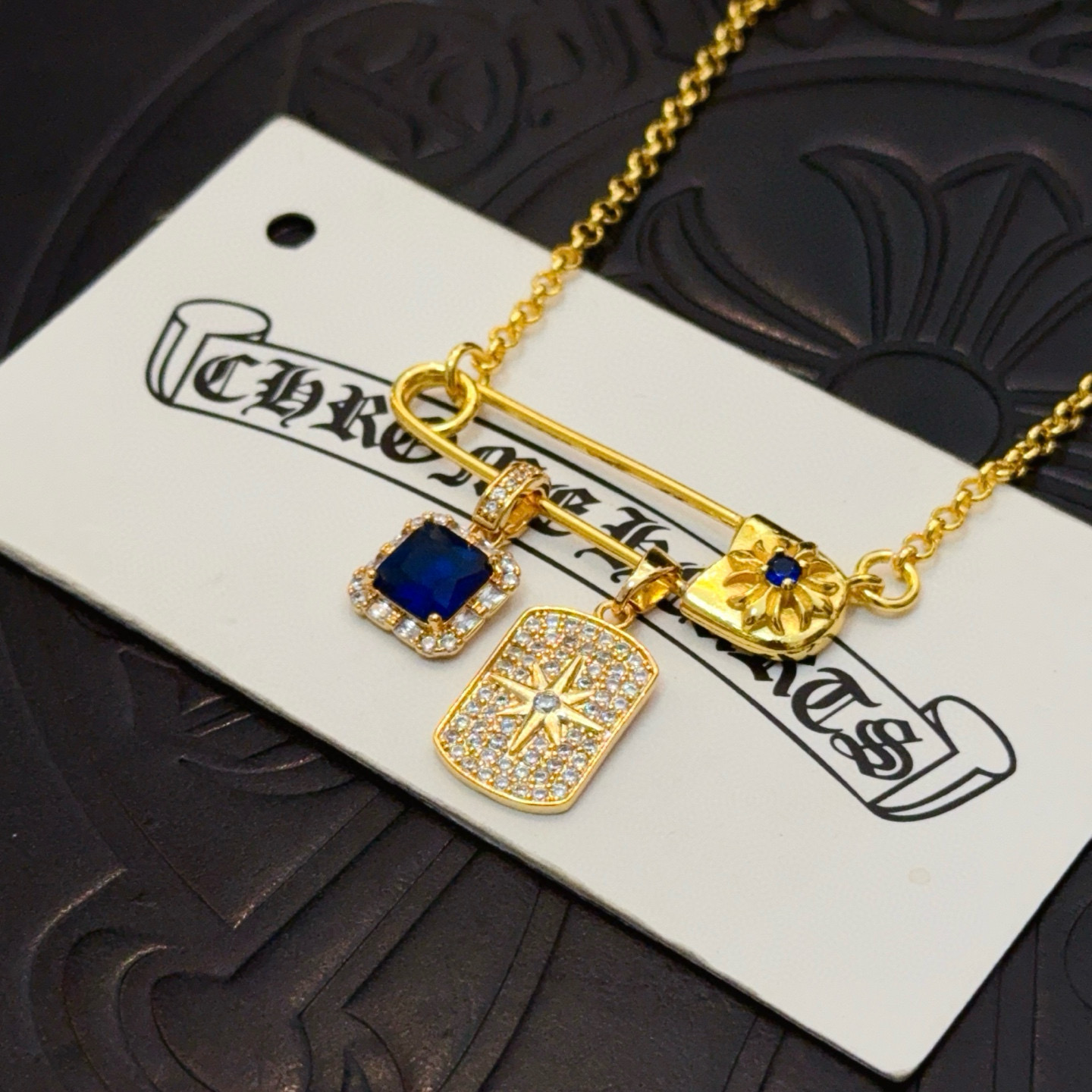 新款【专柜品质】Chrome Hearts克罗心经典复古别针项链 凹凸造型不同的花纹设计风格 呈现出与众