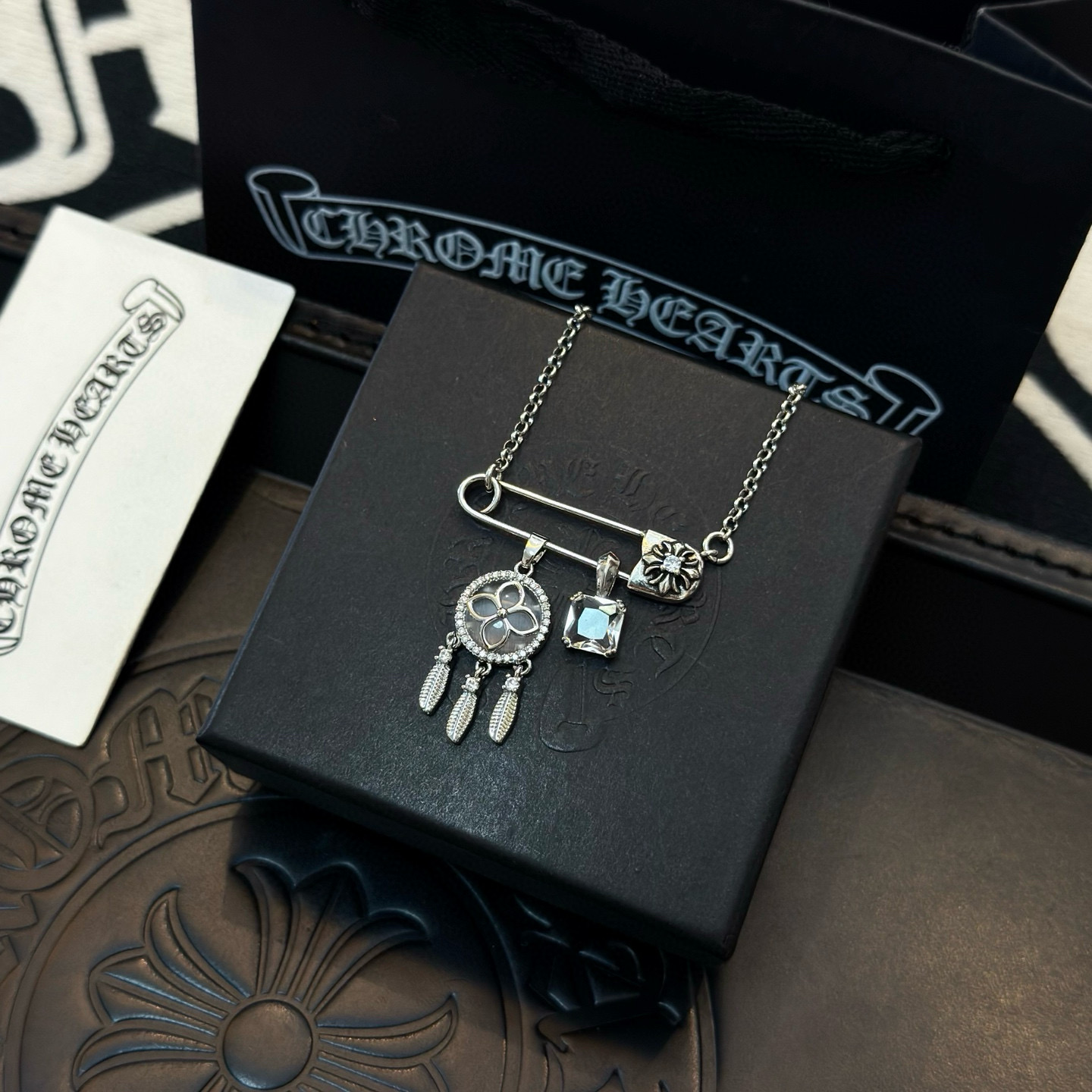 新款【专柜品质】Chrome Hearts克罗心别针十字架项链，凹凸造型不同的花纹设计风格呈现出与众不同