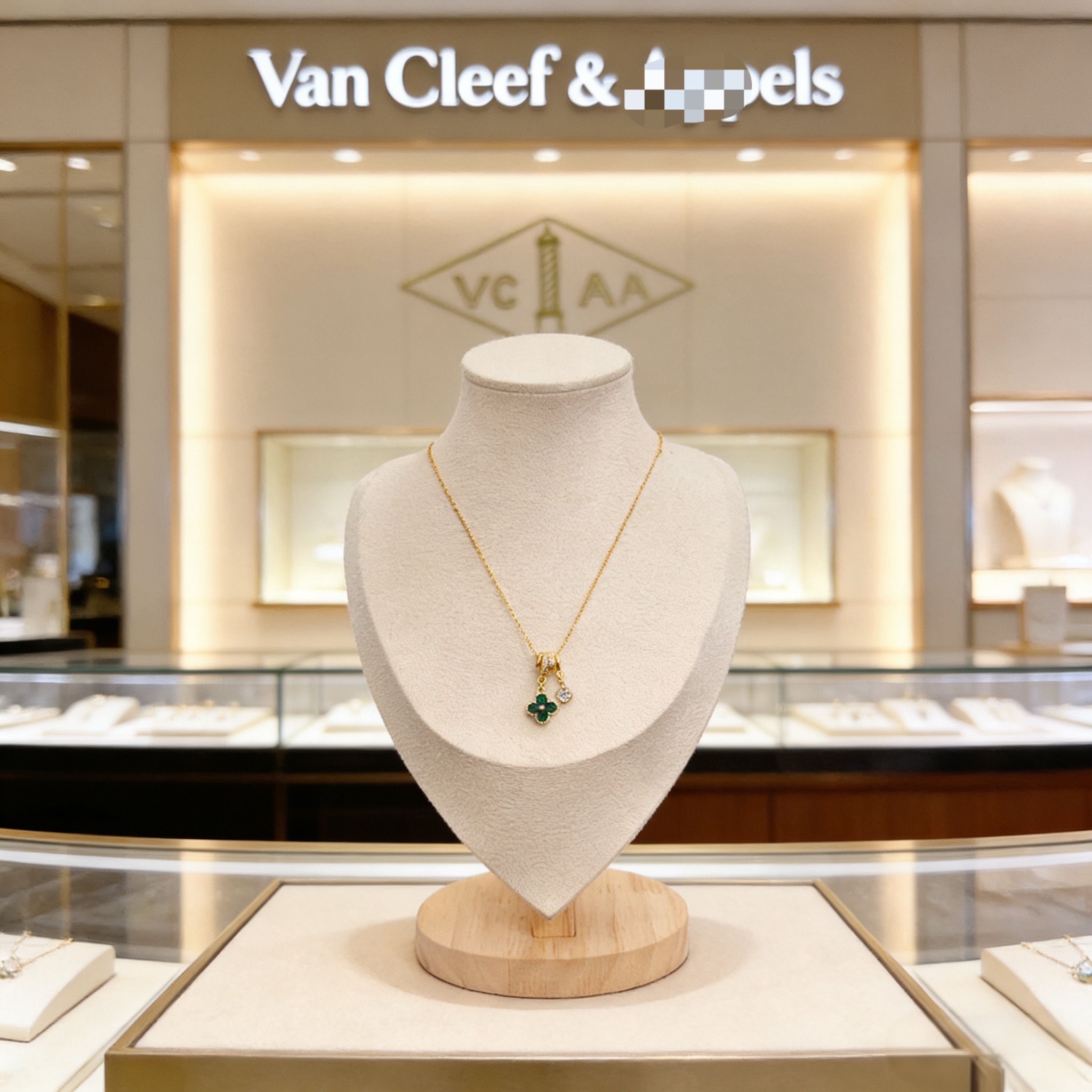 〔精工原版〕VCA四叶草🍀梵克雅🍛项链，经典之作 官网同款 时尚潮流 采用多层次金属雕刻设计 使花瓣更立