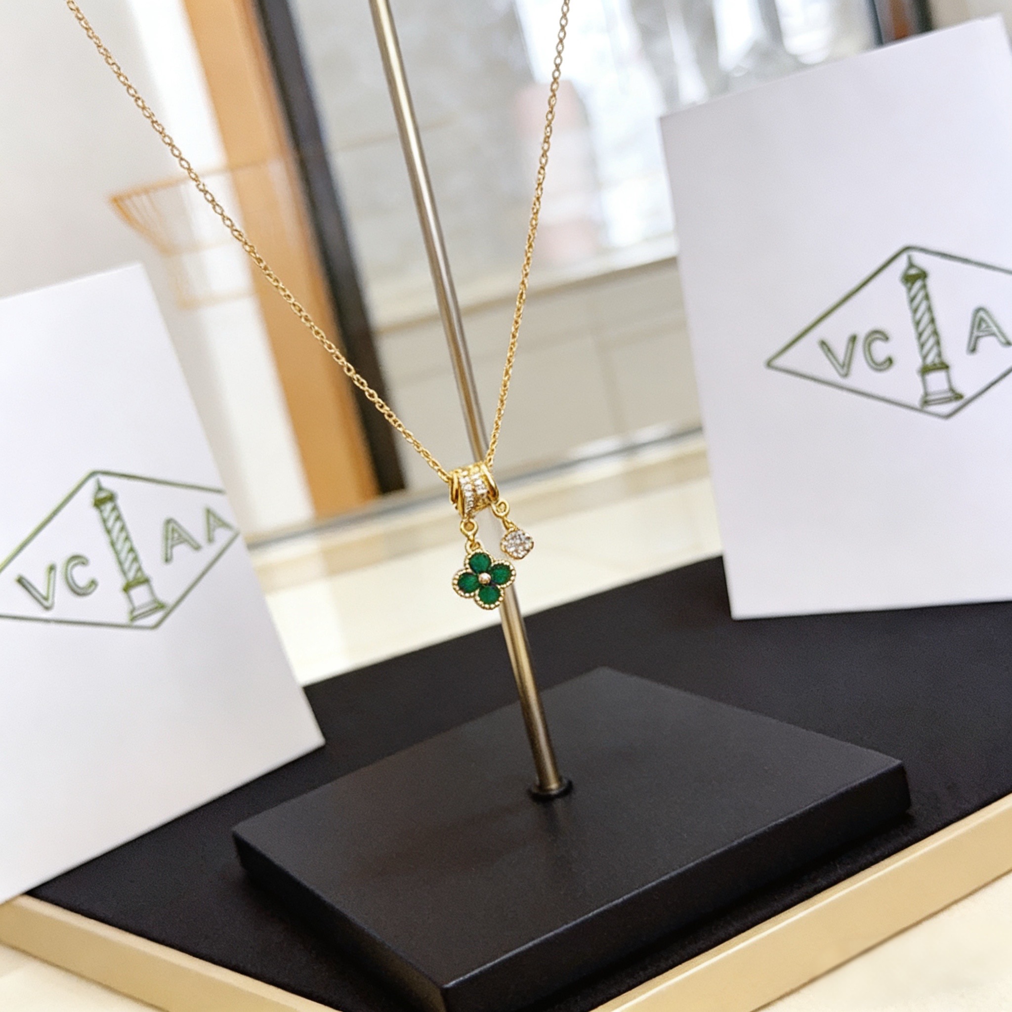 〔精工原版〕VCA四叶草🍀梵克雅🍛项链，经典之作 官网同款 时尚潮流 采用多层次金属雕刻设计 使花瓣更立