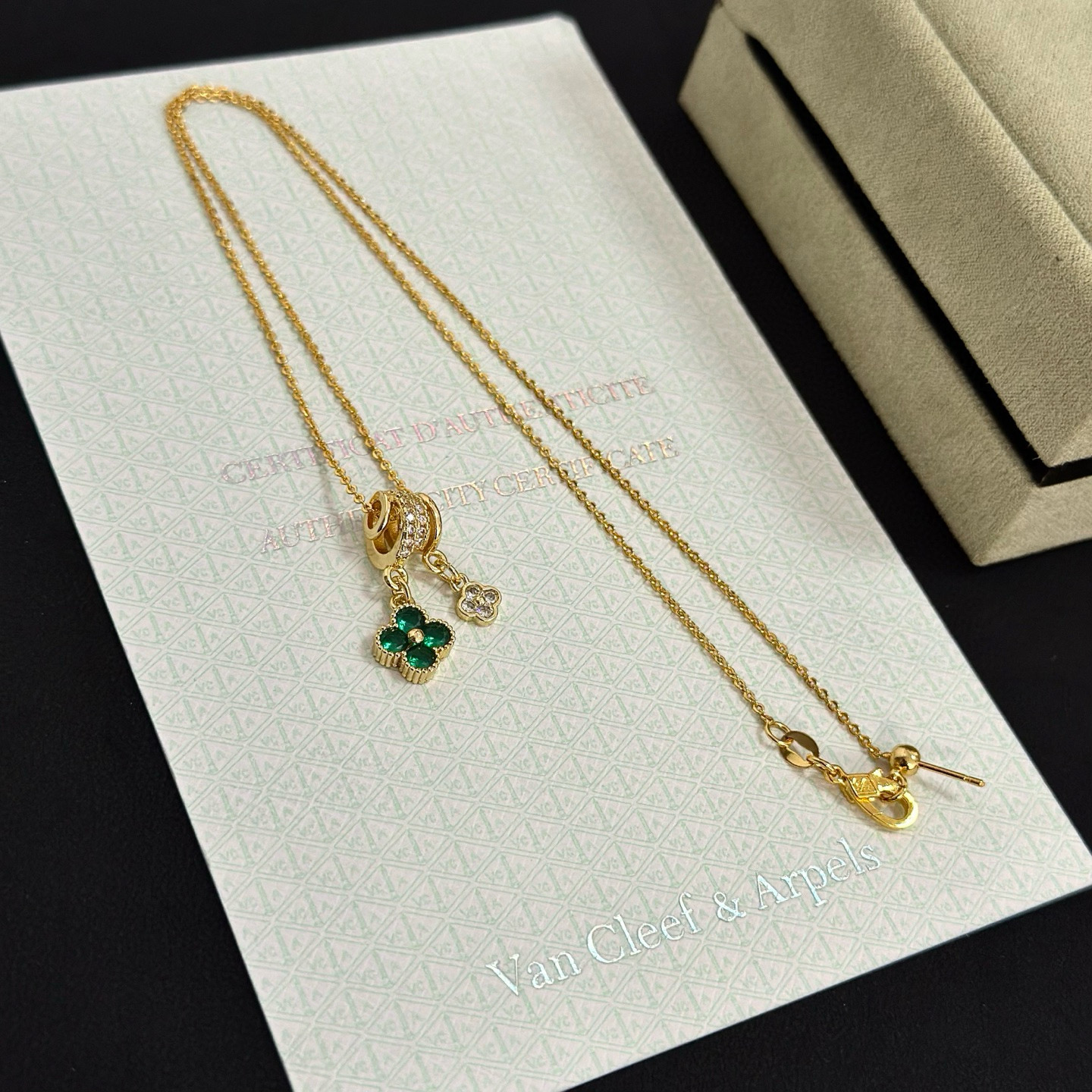 〔精工原版〕VCA四叶草🍀梵克雅🍛项链，经典之作 官网同款 时尚潮流 采用多层次金属雕刻设计 使花瓣更立