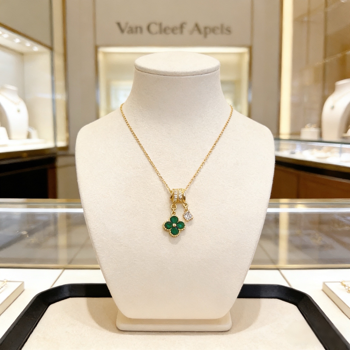 〔精工原版〕VCA四叶草🍀梵克雅🍛项链，经典之作 官网同款 时尚潮流 采用多层次金属雕刻设计 使花瓣更立