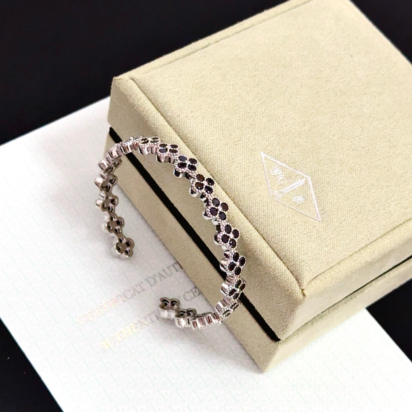 〔精工原版〕圣诞🎄爆款 VCA四叶草🍀梵克雅宝手镯 V金等级 经典之作 官网同款 时尚潮流 采用多层次金