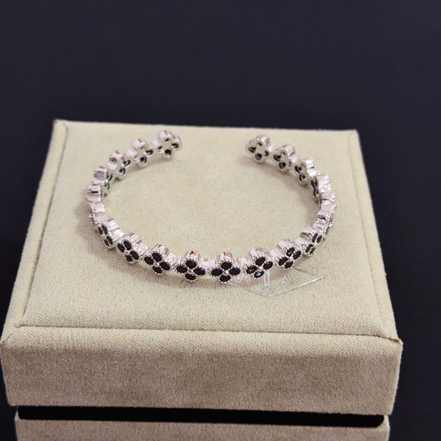 〔精工原版〕圣诞🎄爆款 VCA四叶草🍀梵克雅宝手镯 V金等级 经典之作 官网同款 时尚潮流 采用多层次金