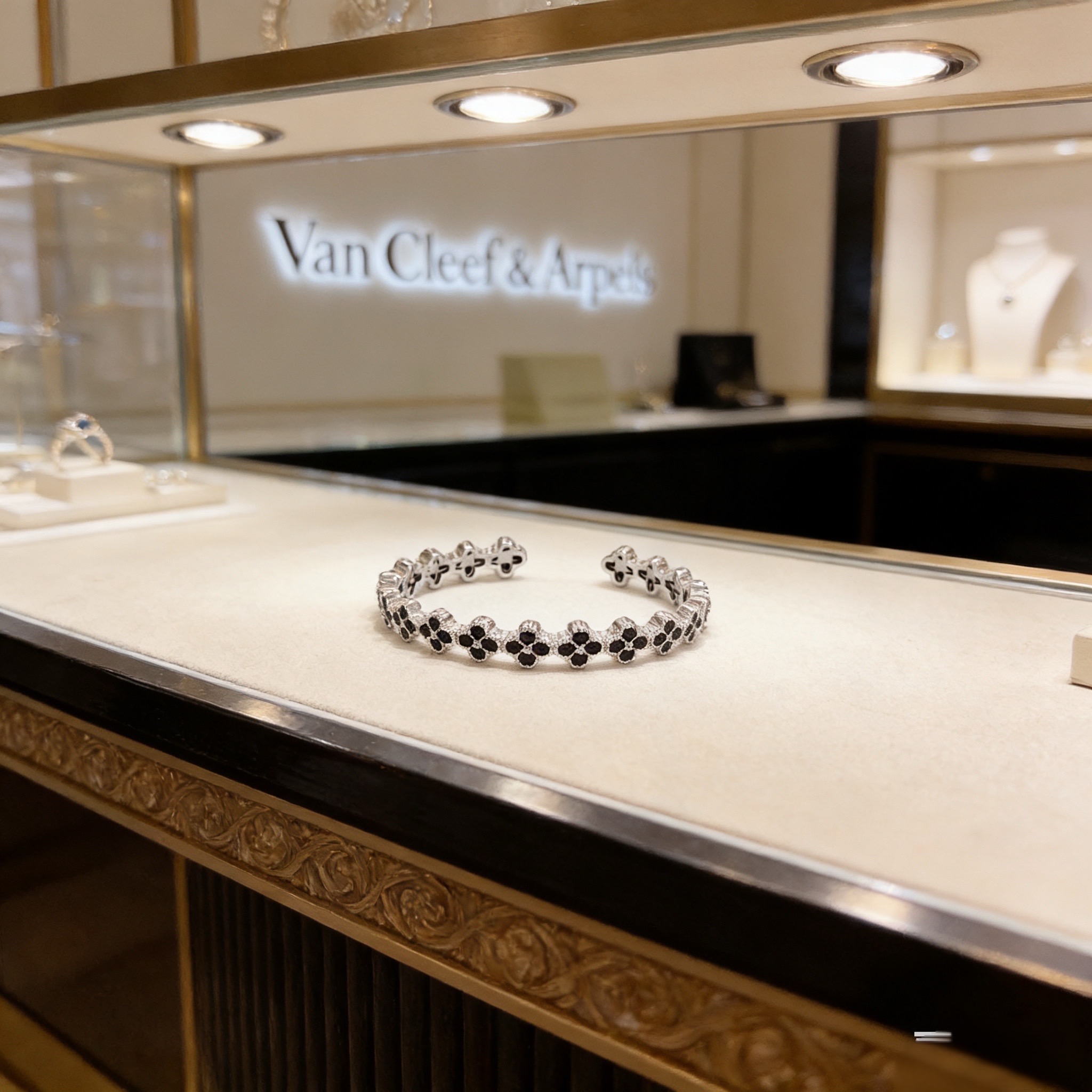 〔精工原版〕圣诞🎄爆款 VCA四叶草🍀梵克雅宝手镯 V金等级 经典之作 官网同款 时尚潮流 采用多层次金