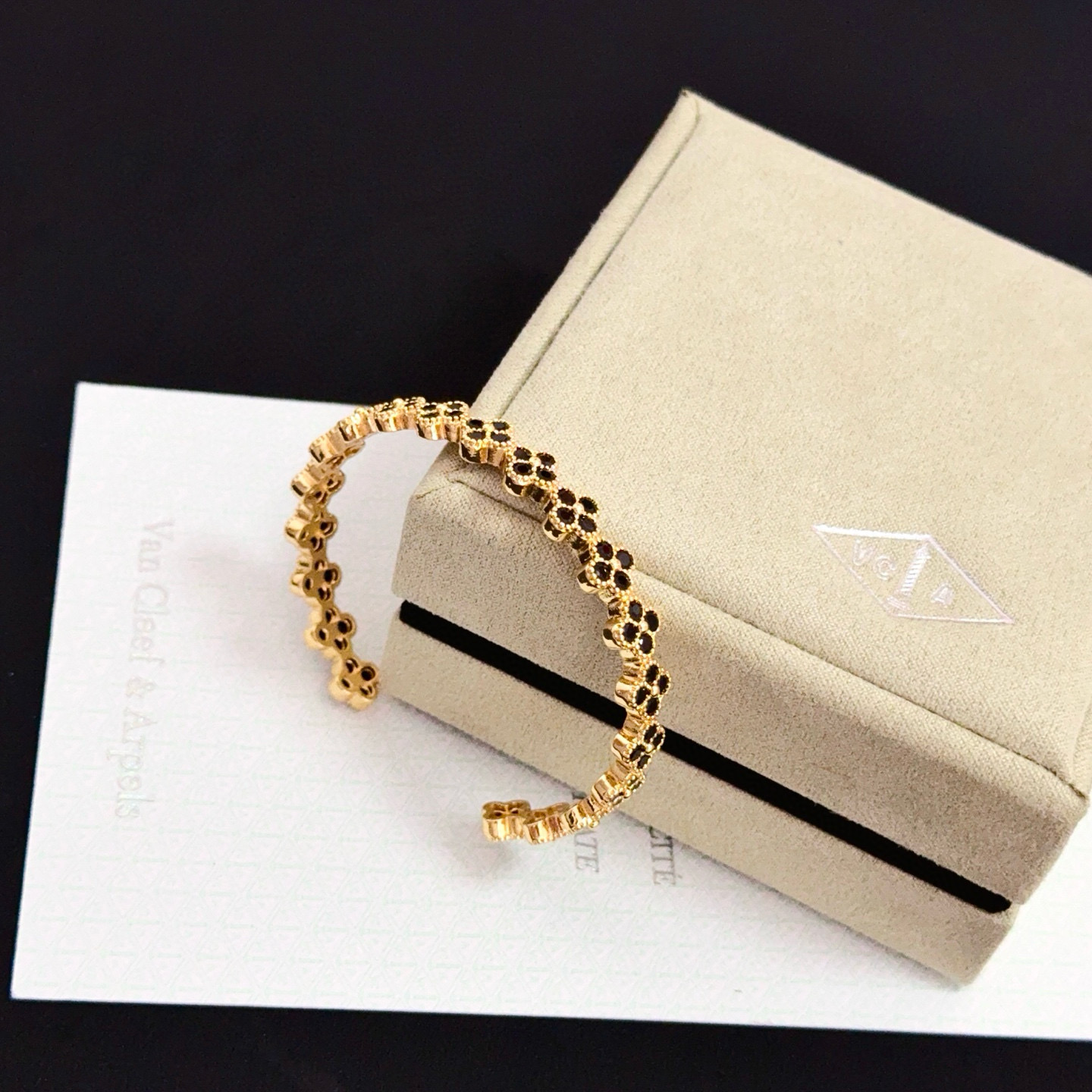 〔精工原版〕圣诞🎄爆款 VCA四叶草🍀梵克雅宝手镯 V金等级 经典之作 官网同款 时尚潮流 采用多层次金