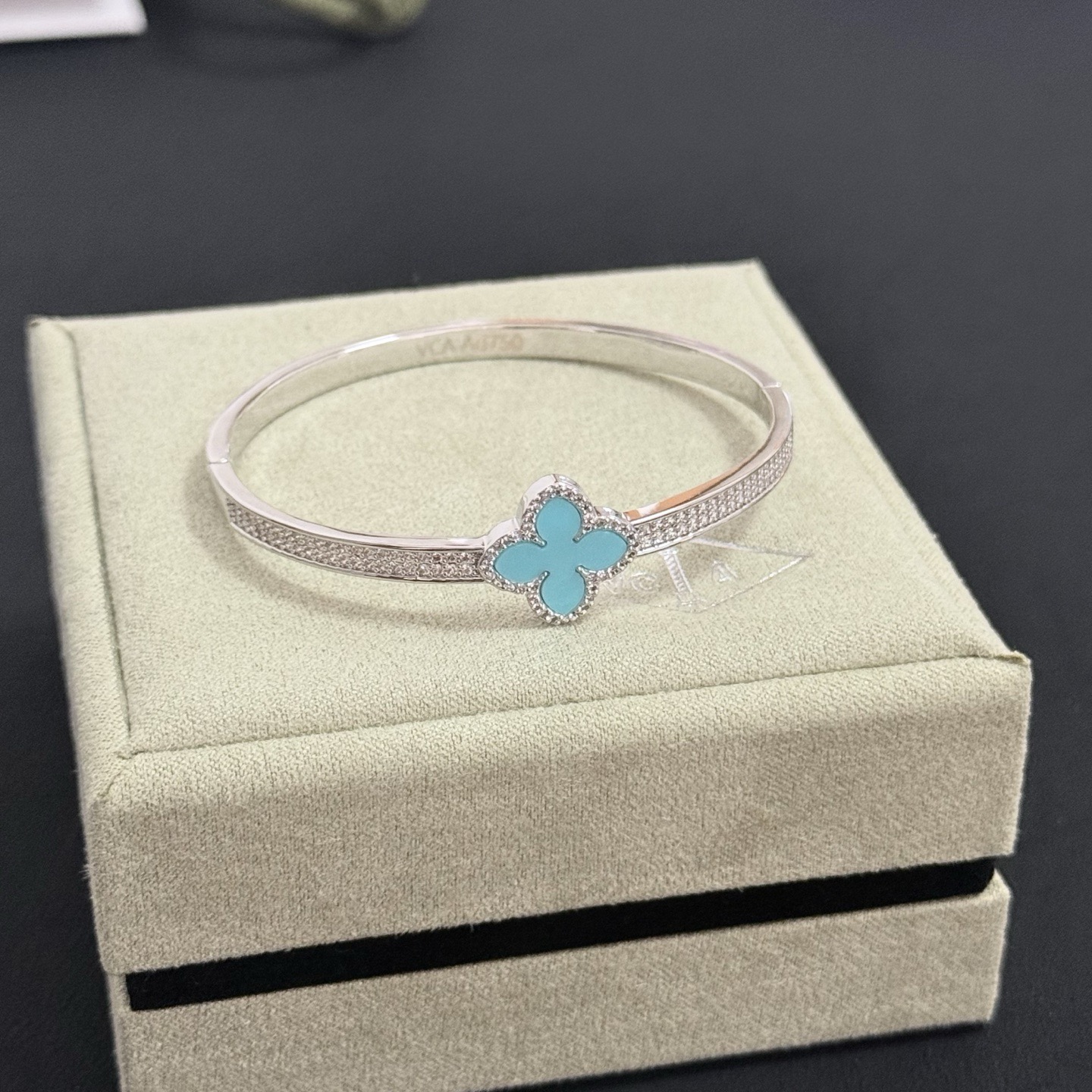 〔精工原版】爆款 VCA四叶草🍀梵克雅宝手镯 V金等级 经典之作 官网同款 时尚潮流 采用多层次金属雕刻