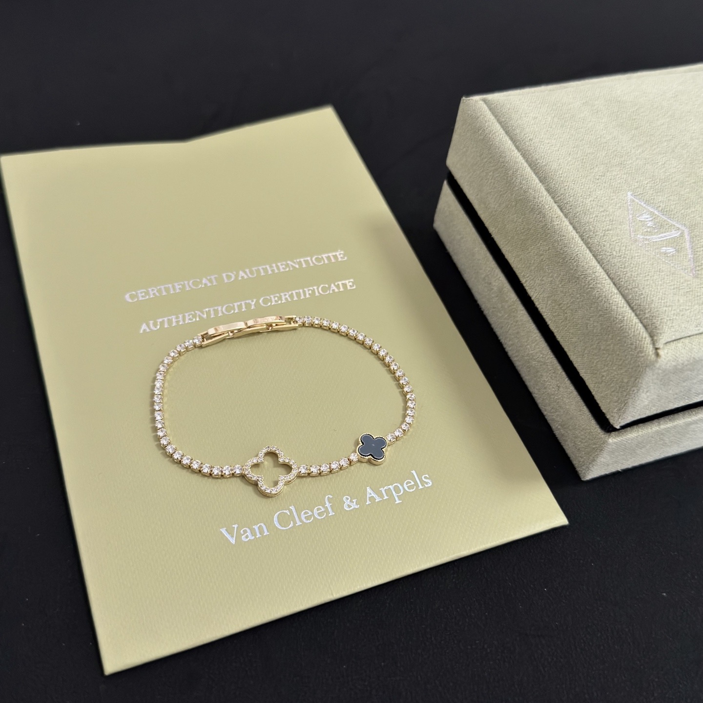 〔精工原版〕VCA四叶草🍀梵克雅宝手链 V金等级 经典之作 官网同款 时尚潮流 采用多层次金属雕刻设计 