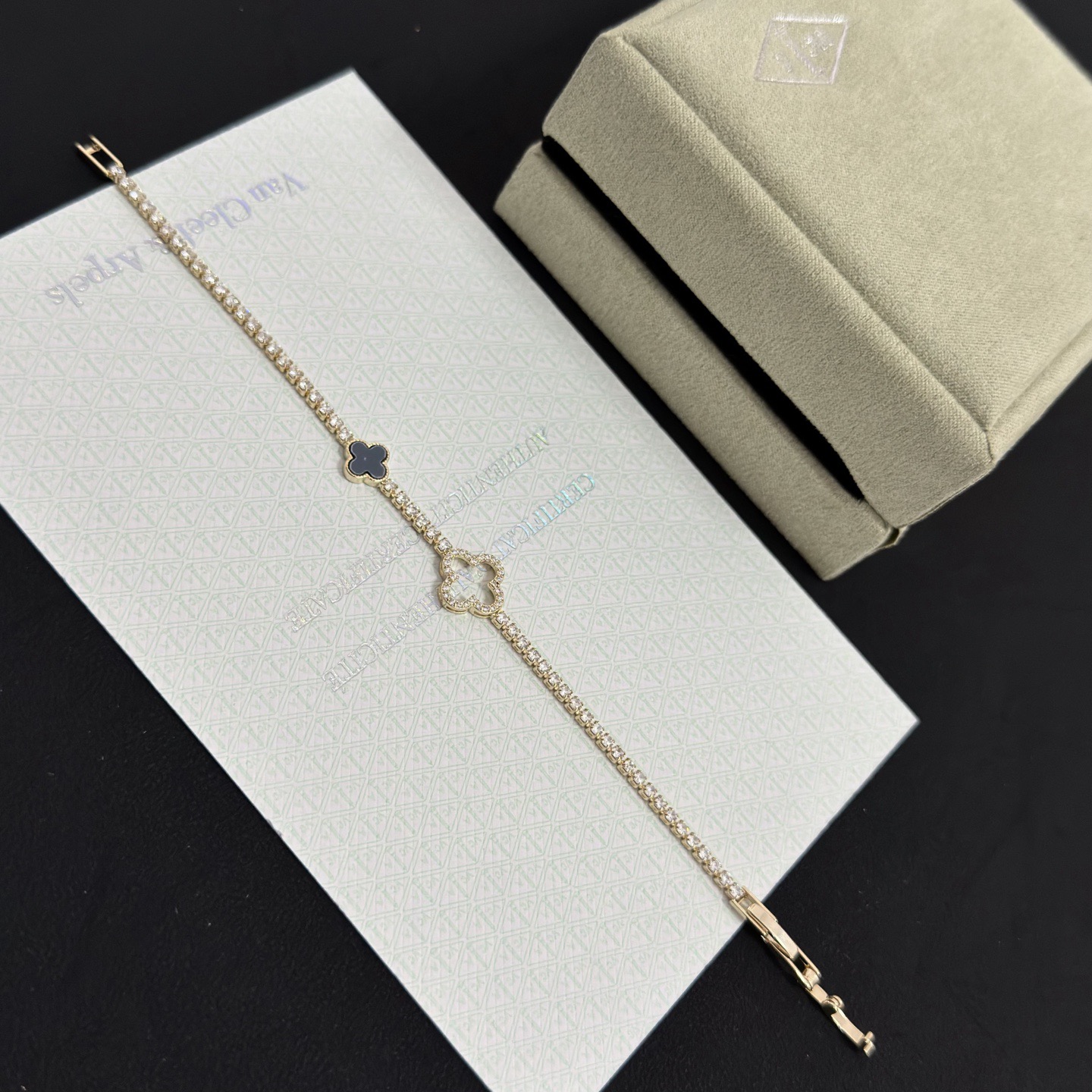 〔精工原版〕VCA四叶草🍀梵克雅宝手链 V金等级 经典之作 官网同款 时尚潮流 采用多层次金属雕刻设计 