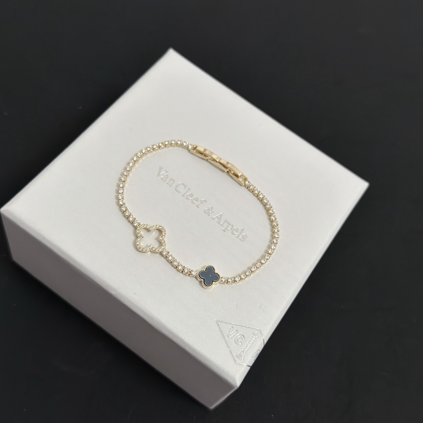 〔精工原版〕VCA四叶草🍀梵克雅宝手链 V金等级 经典之作 官网同款 时尚潮流 采用多层次金属雕刻设计 