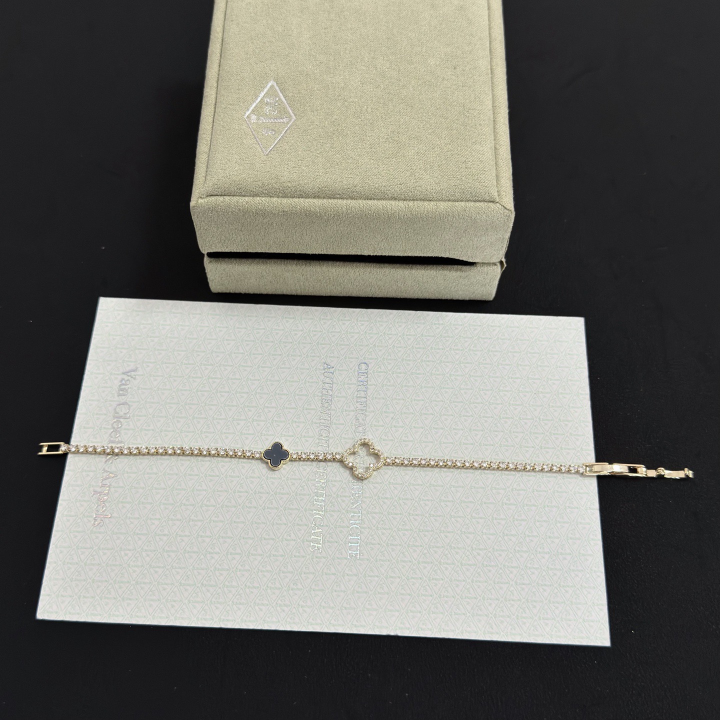 〔精工原版〕VCA四叶草🍀梵克雅宝手链 V金等级 经典之作 官网同款 时尚潮流 采用多层次金属雕刻设计 