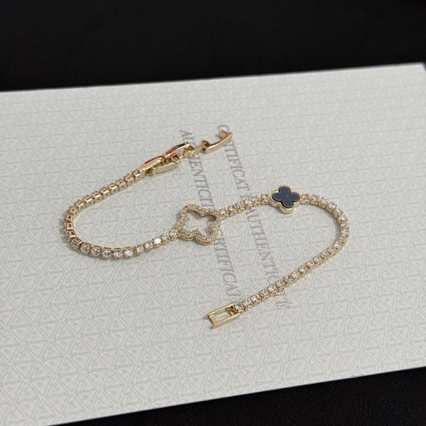 〔精工原版〕VCA四叶草🍀梵克雅宝手链 V金等级 经典之作 官网同款 时尚潮流 采用多层次金属雕刻设计 