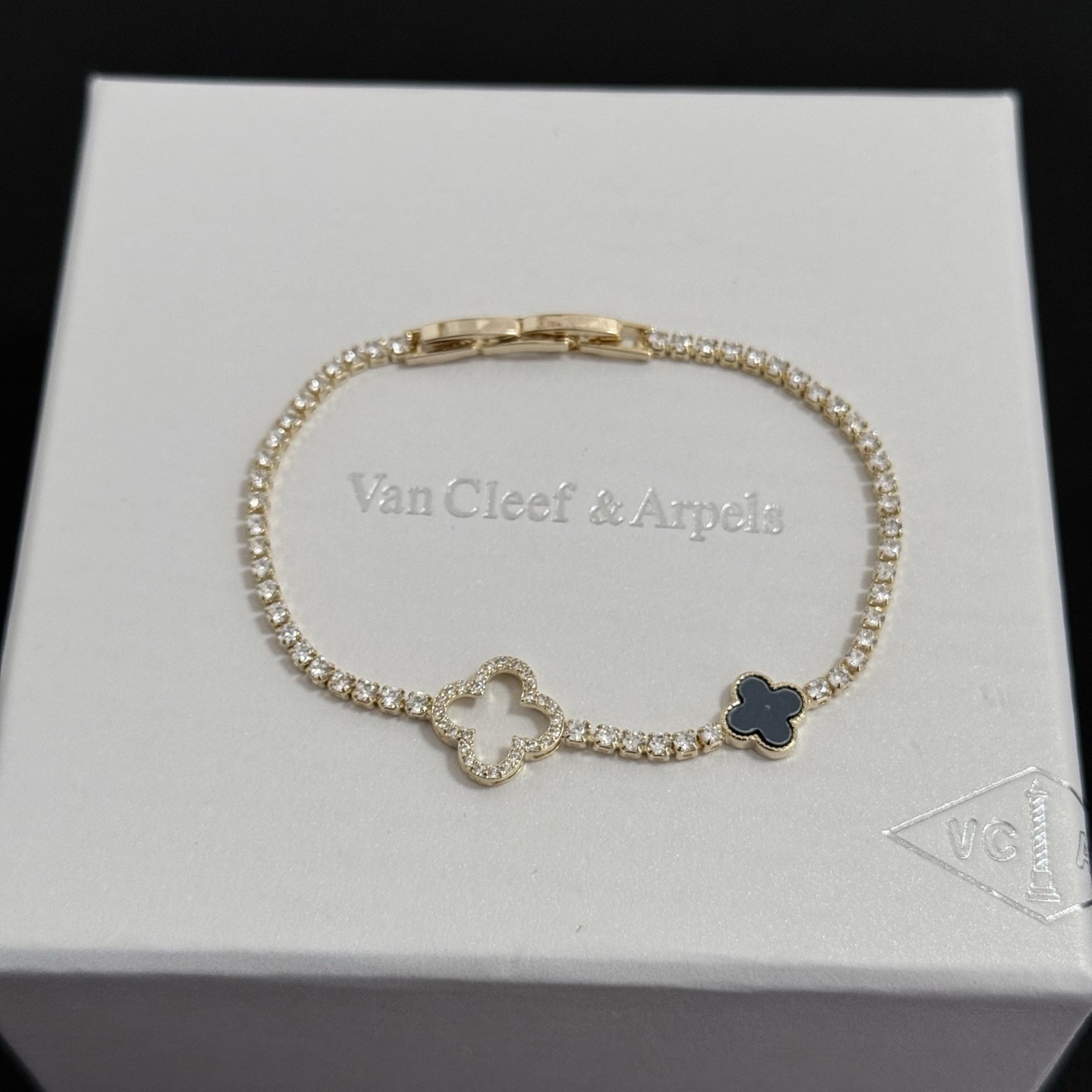 〔精工原版〕VCA四叶草🍀梵克雅宝手链 V金等级 经典之作 官网同款 时尚潮流 采用多层次金属雕刻设计 