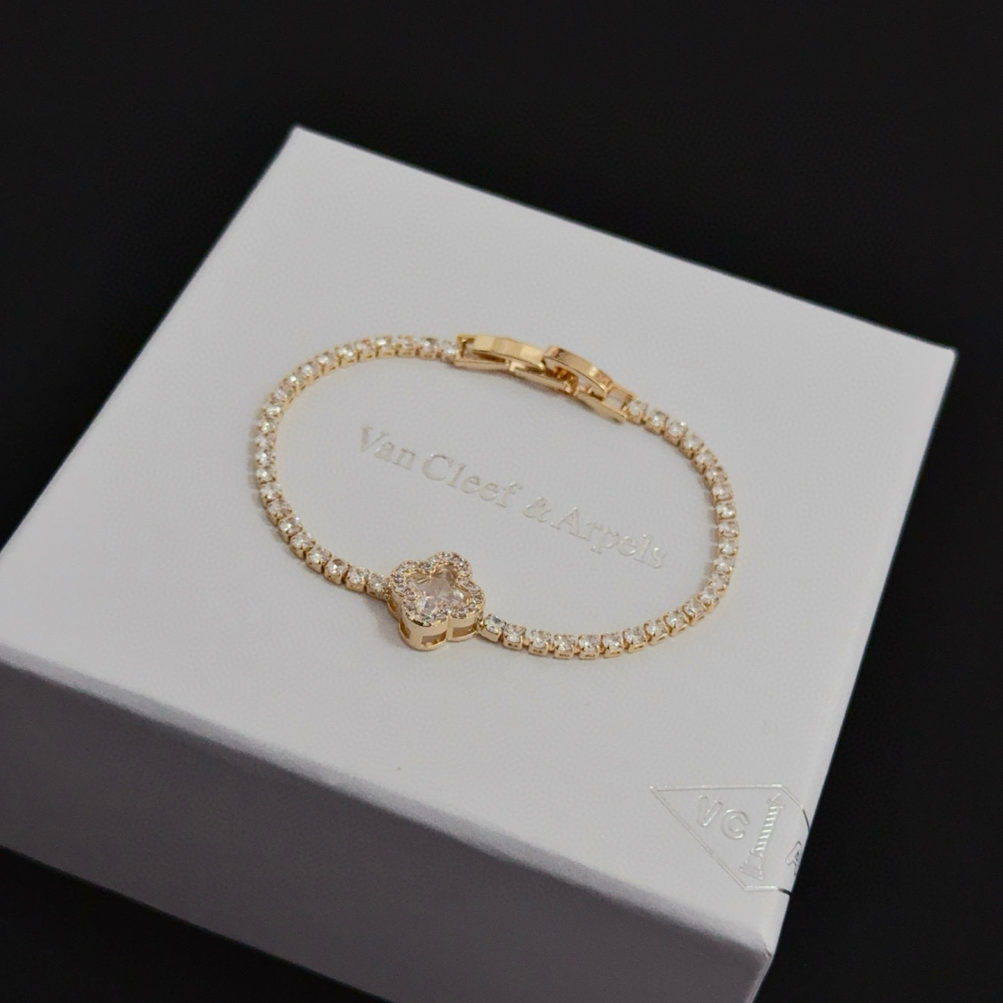 〔精工原版〕VCA四叶草🍀梵克雅宝手链 V金等级 经典之作 官网同款 时尚潮流 采用多层次金属雕刻设计 