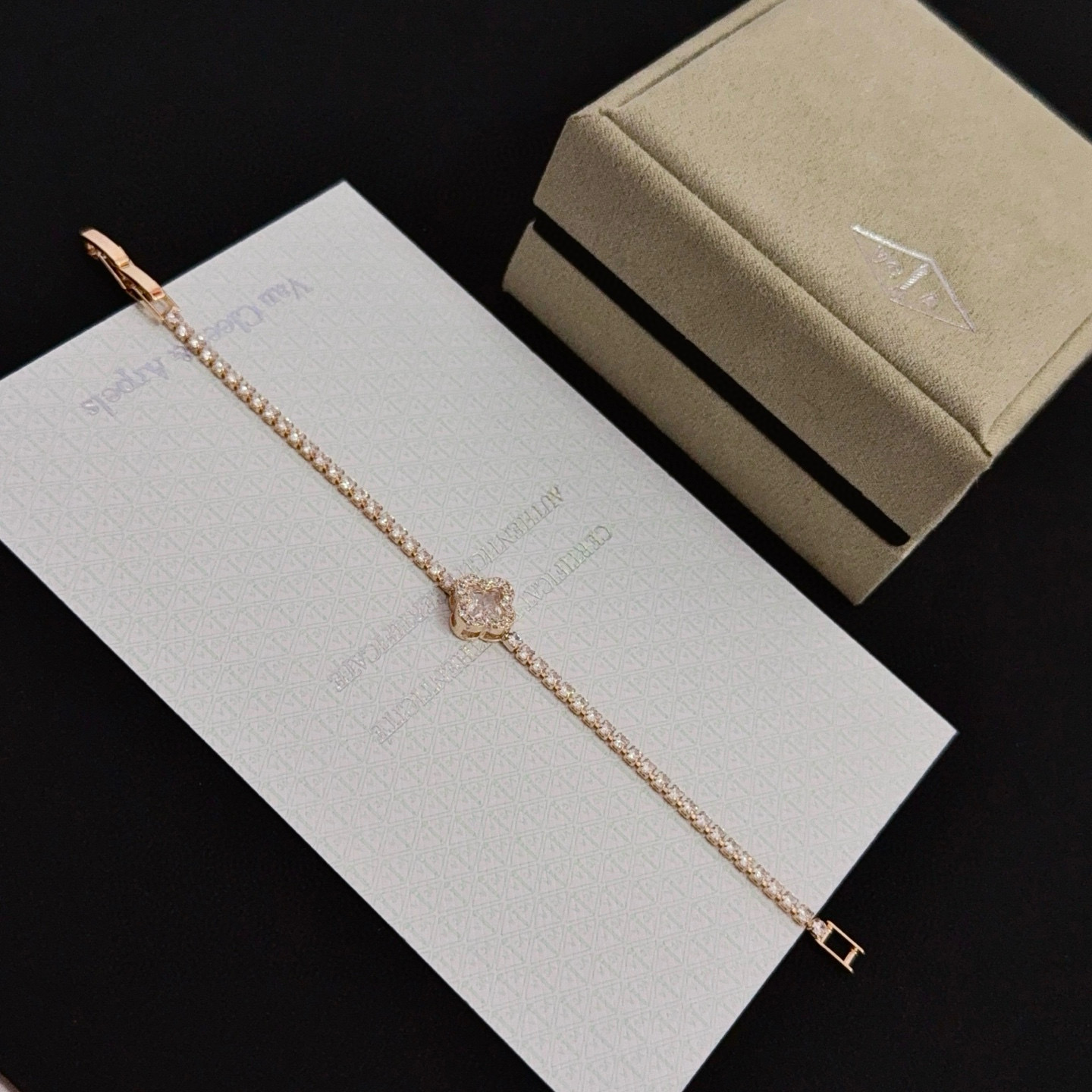 〔精工原版〕VCA四叶草🍀梵克雅宝手链 V金等级 经典之作 官网同款 时尚潮流 采用多层次金属雕刻设计 