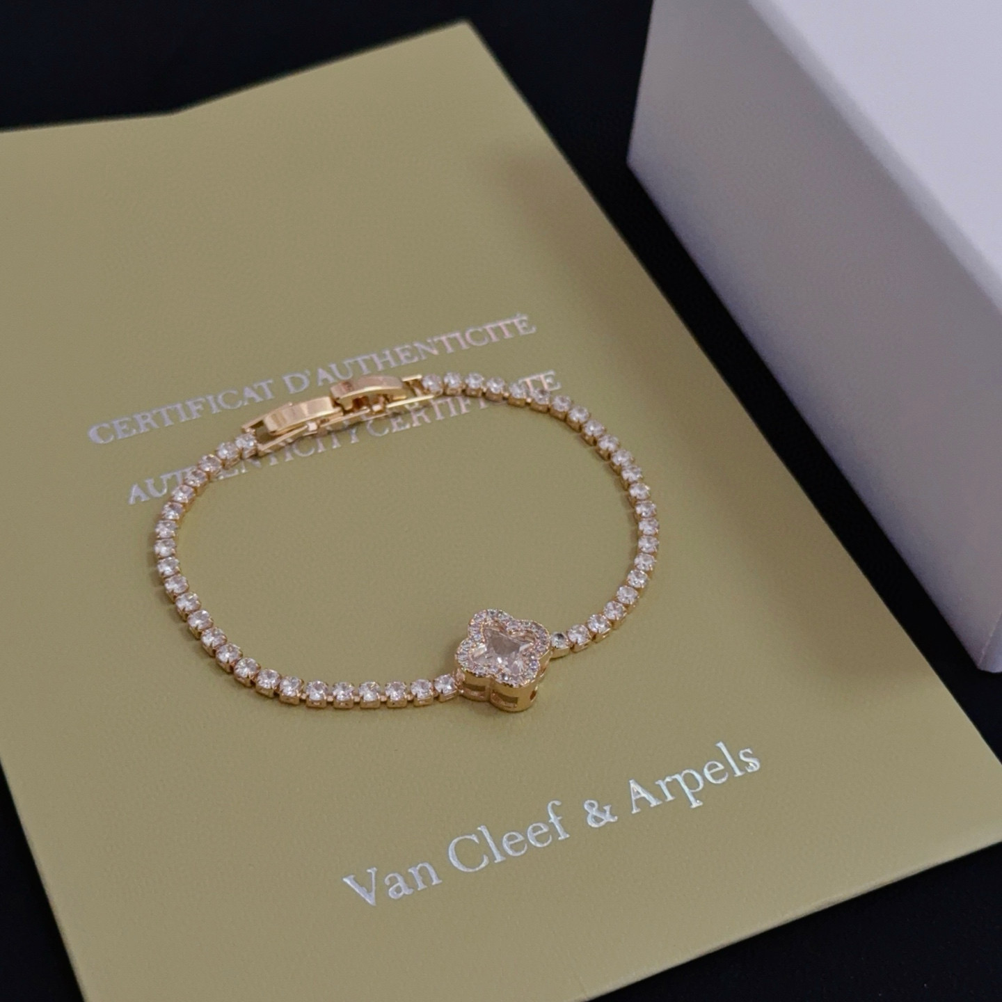 〔精工原版〕VCA四叶草🍀梵克雅宝手链 V金等级 经典之作 官网同款 时尚潮流 采用多层次金属雕刻设计 