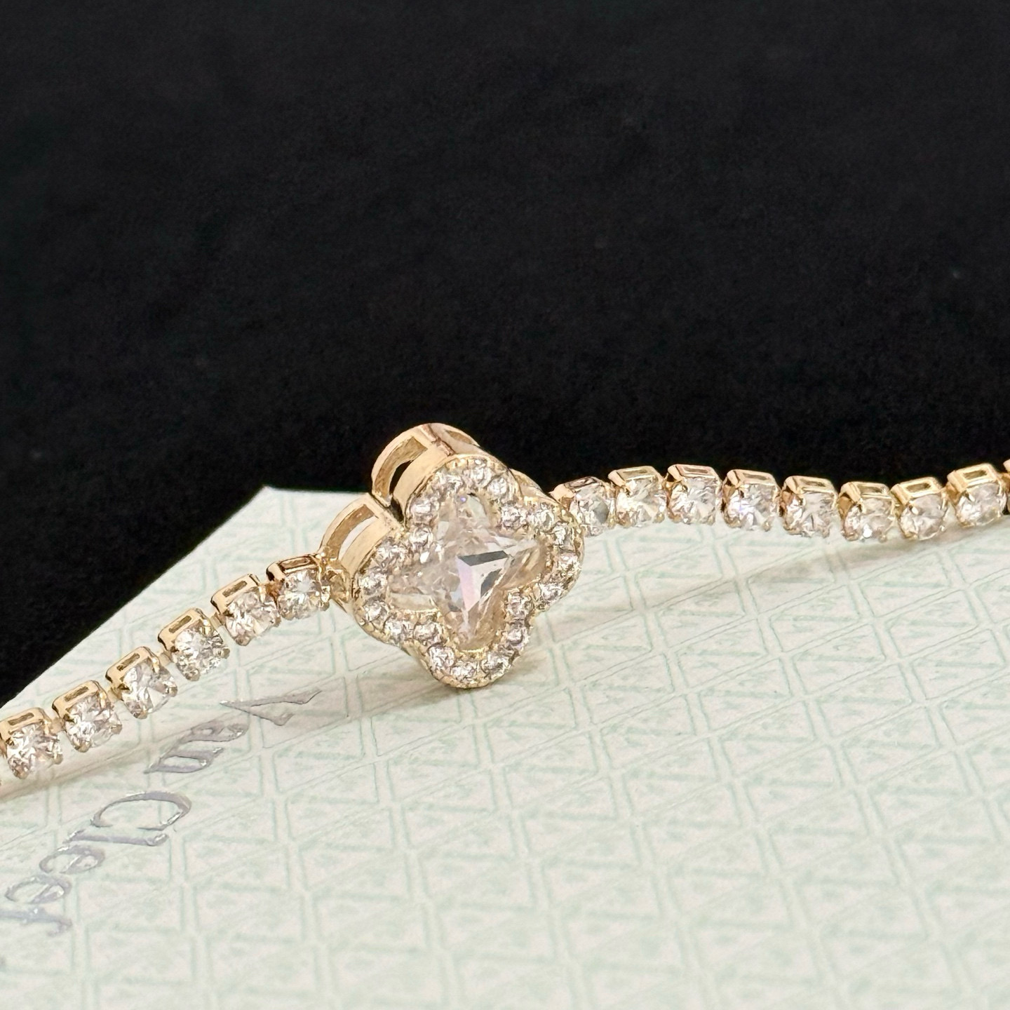 〔精工原版〕VCA四叶草🍀梵克雅宝手链 V金等级 经典之作 官网同款 时尚潮流 采用多层次金属雕刻设计 