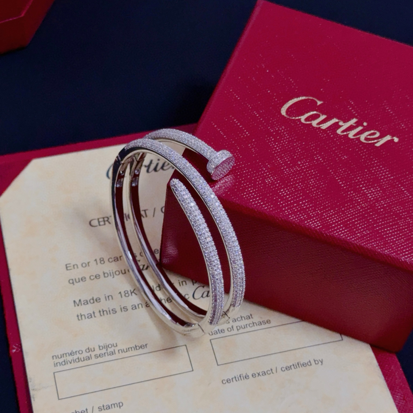 卡地亚镶钻钉子手镯 高端定制版本 镶嵌钻工艺 V金材质 经典而时尚风格 用凌厉线条重构爱情美学！打破常规