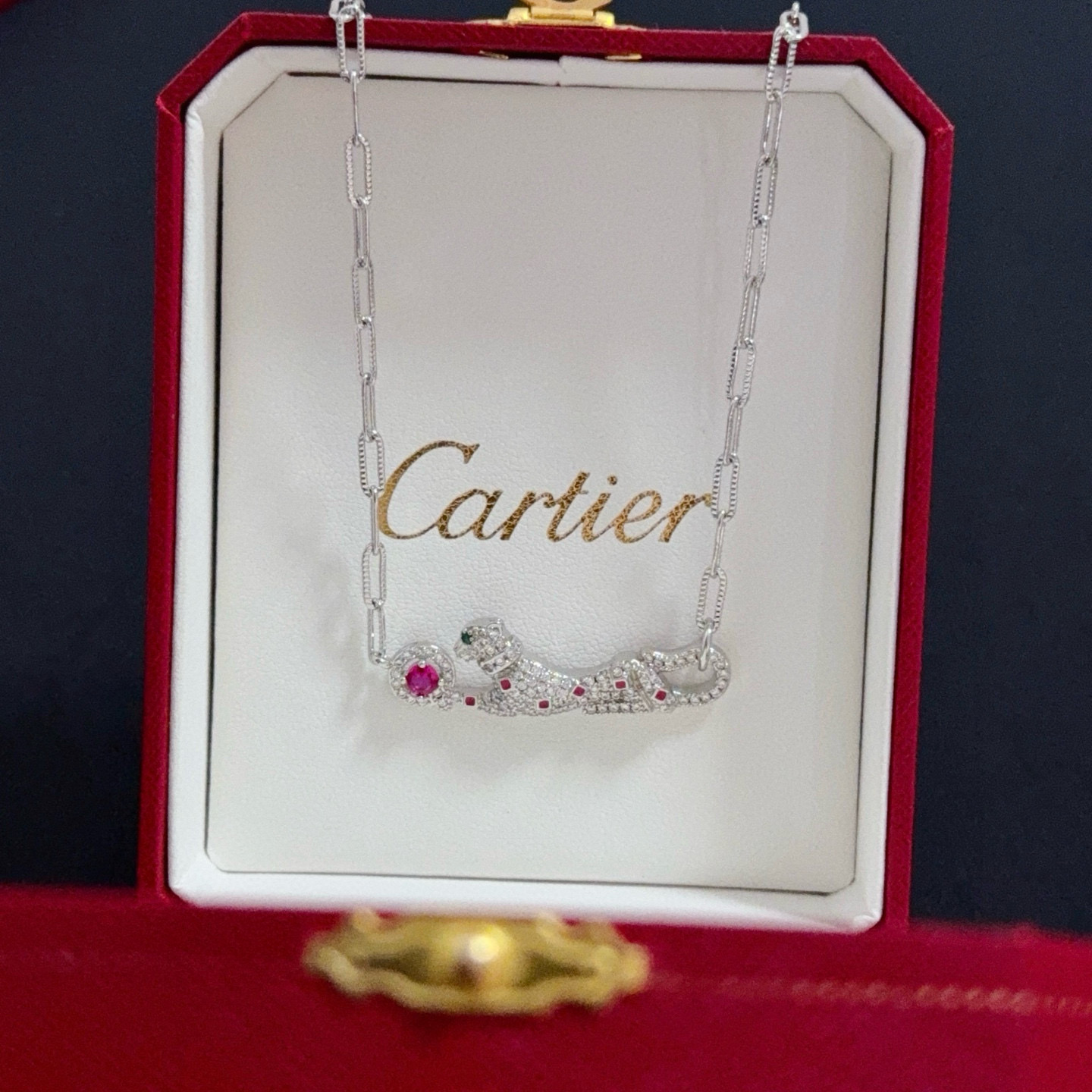 卡地亚镶钻猎豹项链 高端定制版本 镶嵌钻工艺 V金材质 经典而时尚风格 用凌厉线条重构爱情美学！打破常规